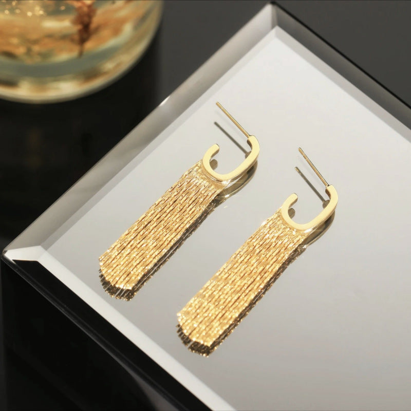 Temperament G word tassel earrings female light luxury high sense long studs Fashion temperament niche design earrings