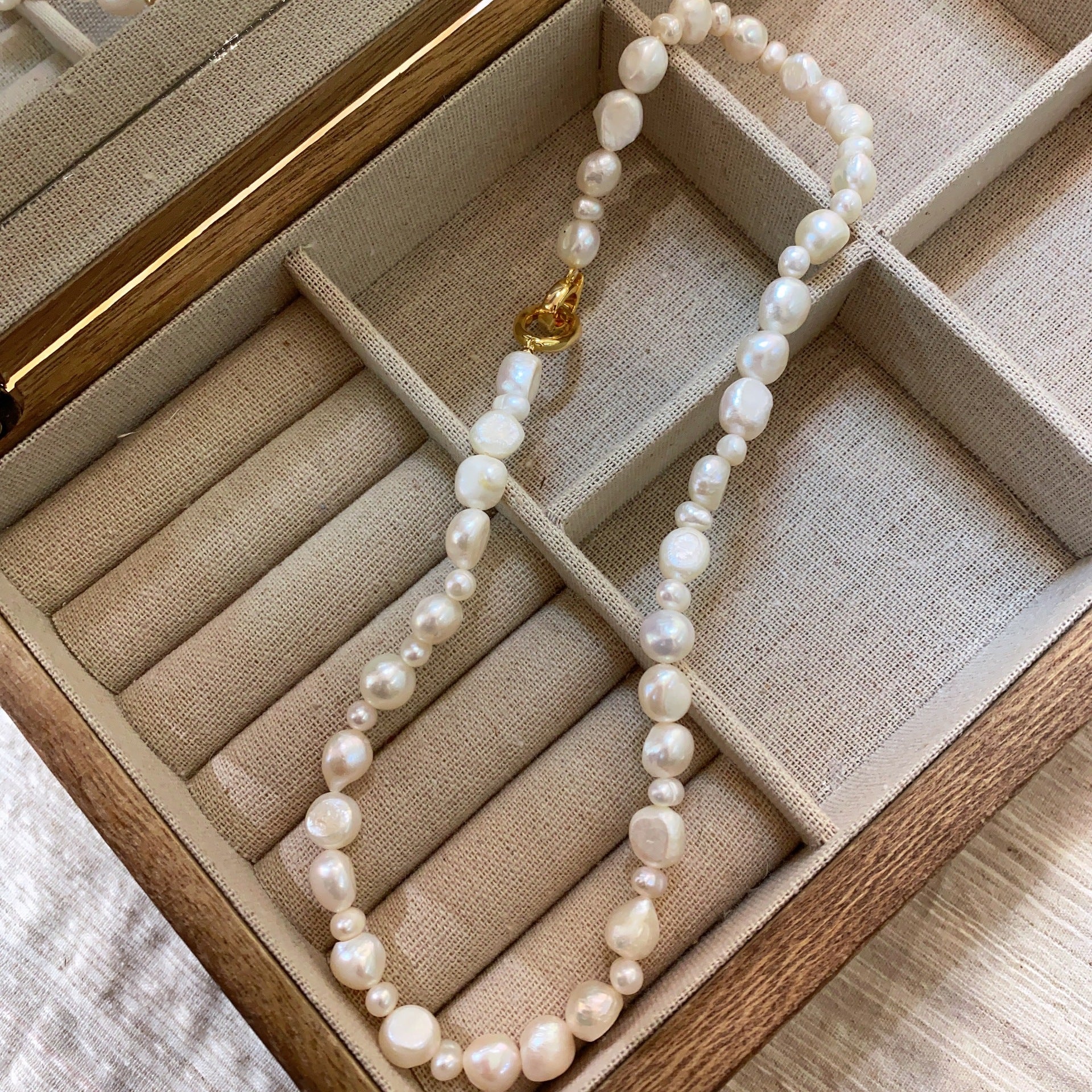 French retro premium sense natural special-shaped baroque pearl necklace personalized fashionable lock clavicle chain neck chain women