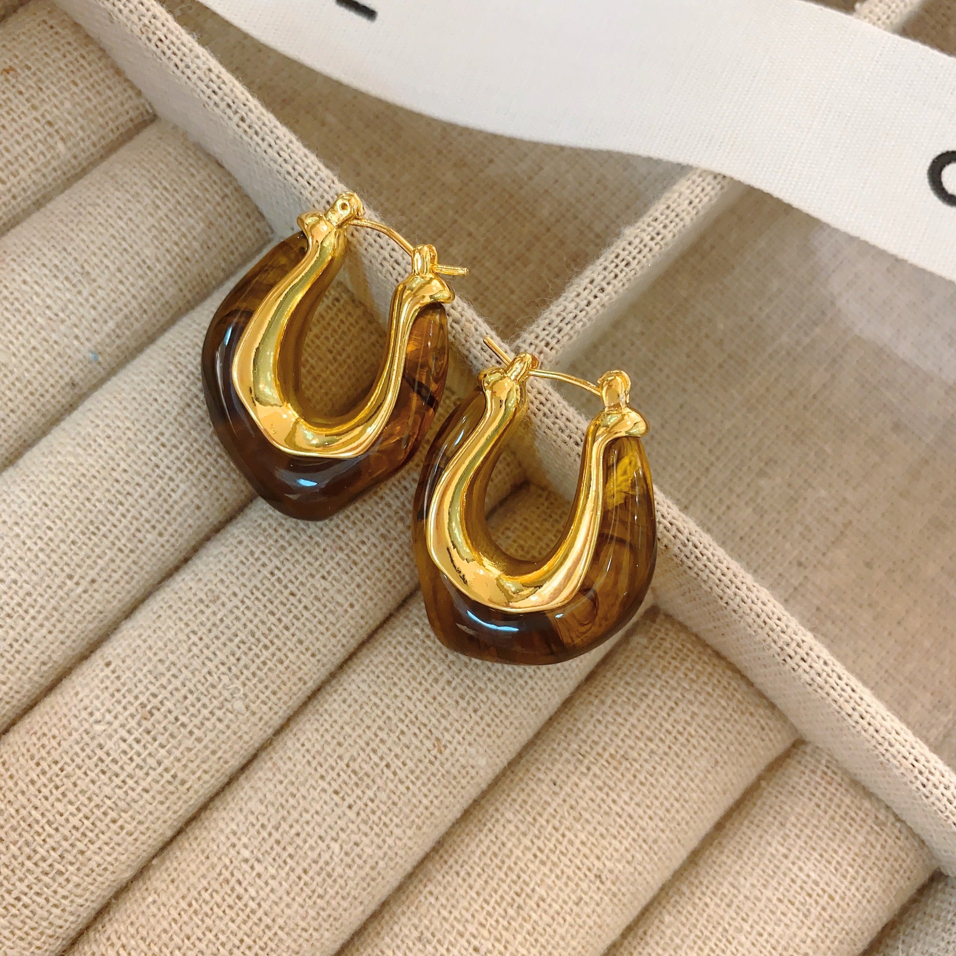 European and American personality fashionable retro metal texture amber acrylic earrings irregular versatile earrings earrings