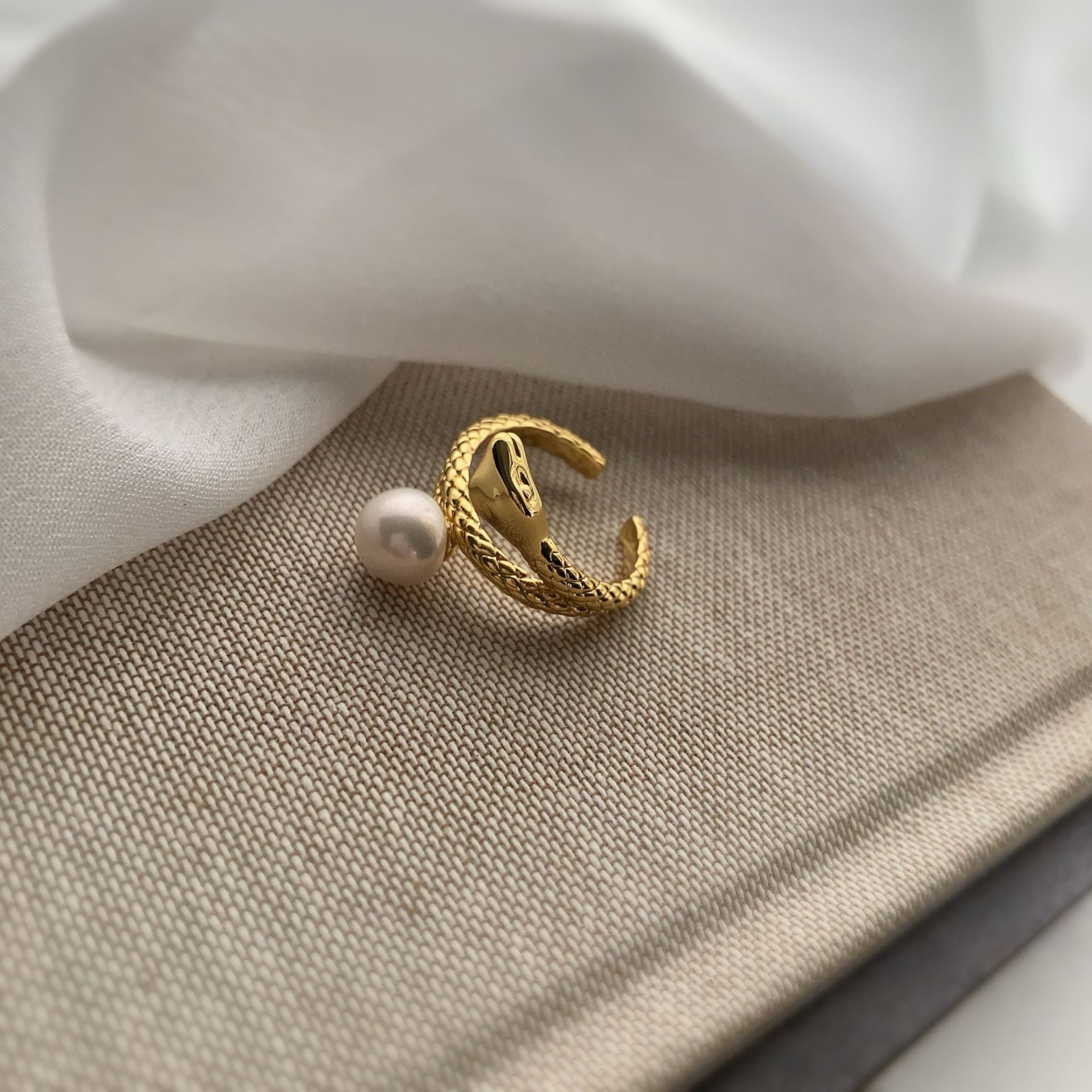 Fashion autumn and winter new snake shape design ring natural freshwater pearl personality temperament gold-plated open ring woman