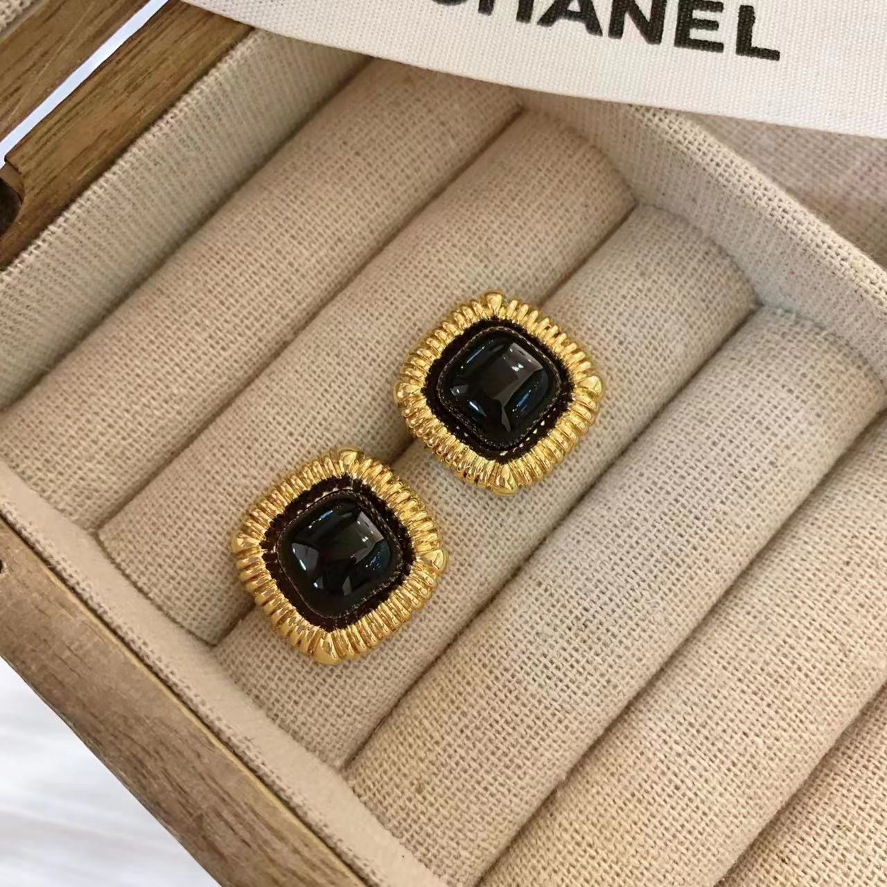 French medieval black square haute couture stud earrings niche design retro spring gold silk edge simple fashion earrings