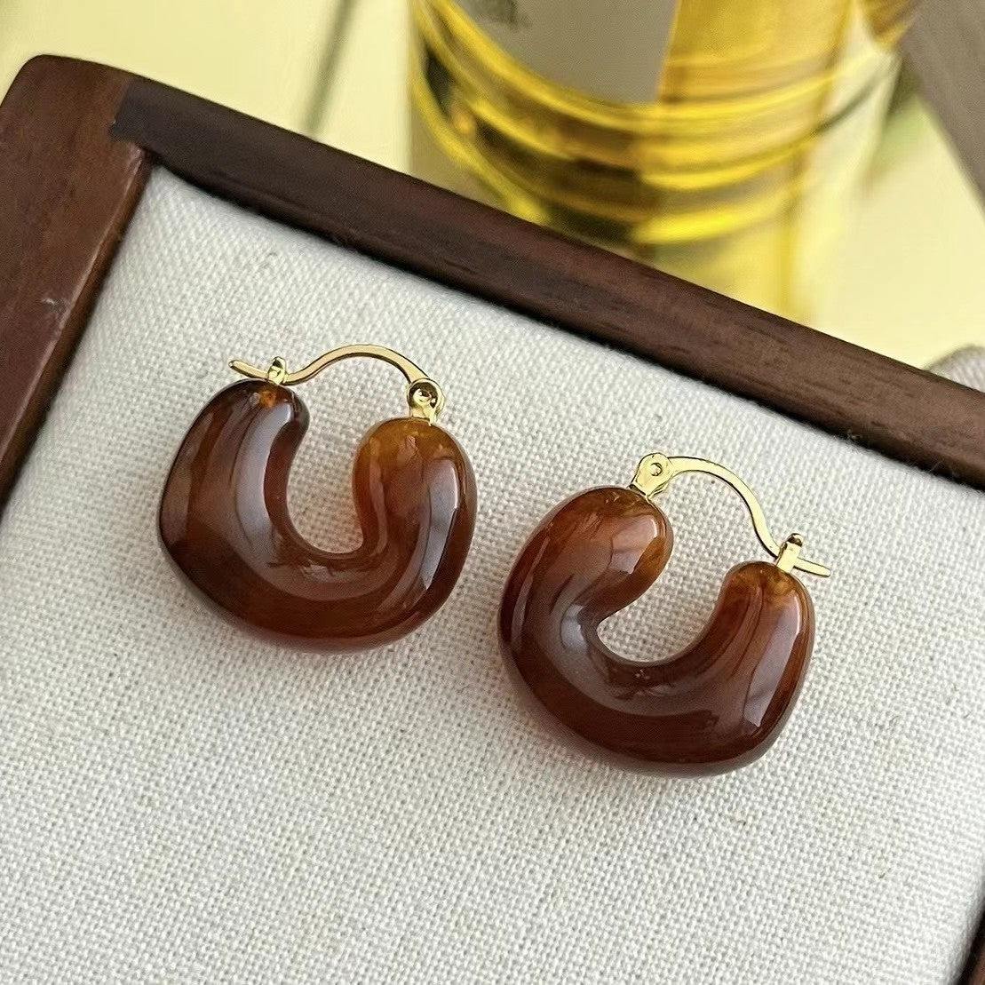 European and American personality fashionable retro metal texture amber acrylic earrings irregular versatile earrings earrings