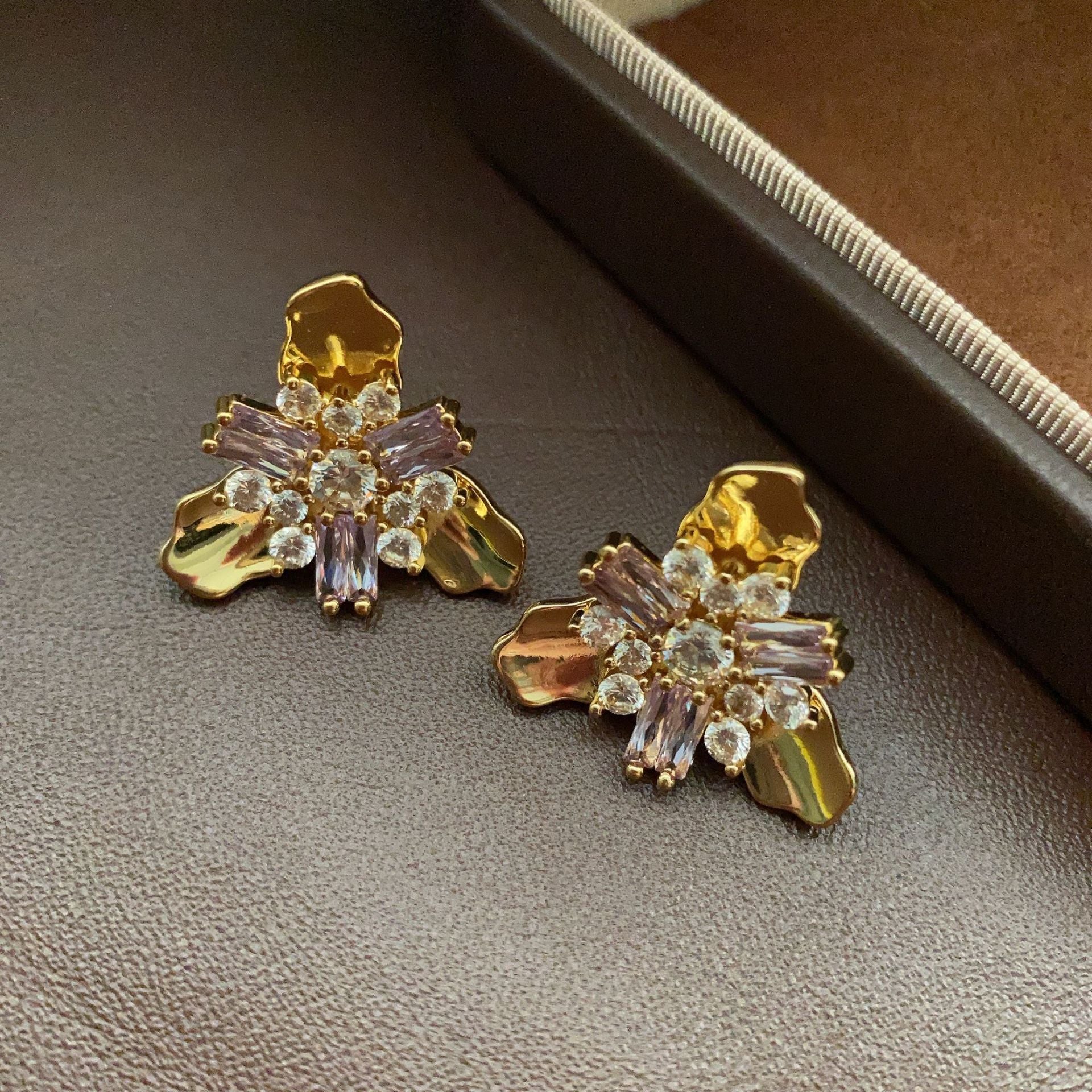 Autumn and winter new metal petal zircon stud earrings temperament advanced sense simple fashion light luxury French Internet celebrity earrings women