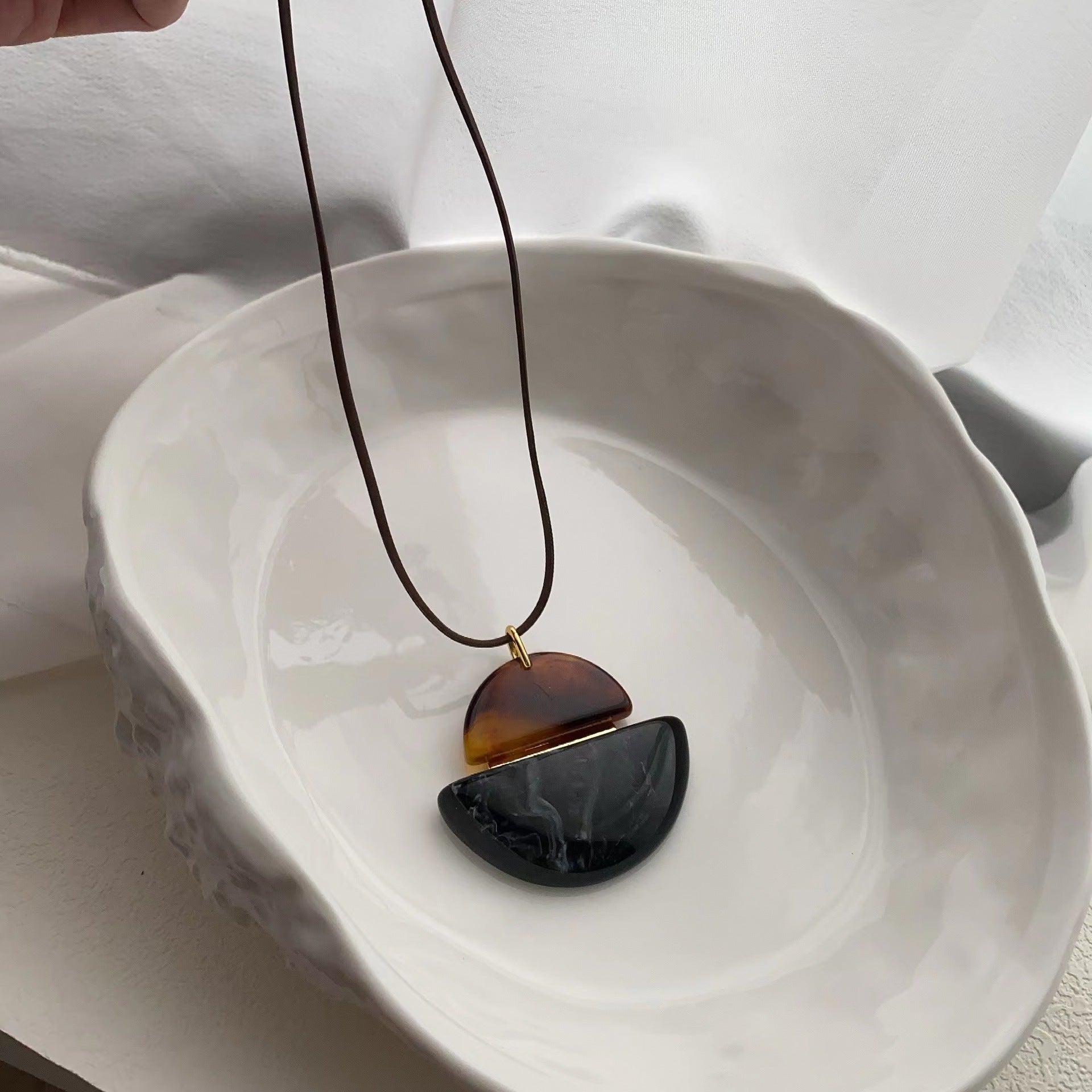 Korean amber resin pendant, black rope necklace, women's simple niche fashion commuter temperament versatile neck chain sweater