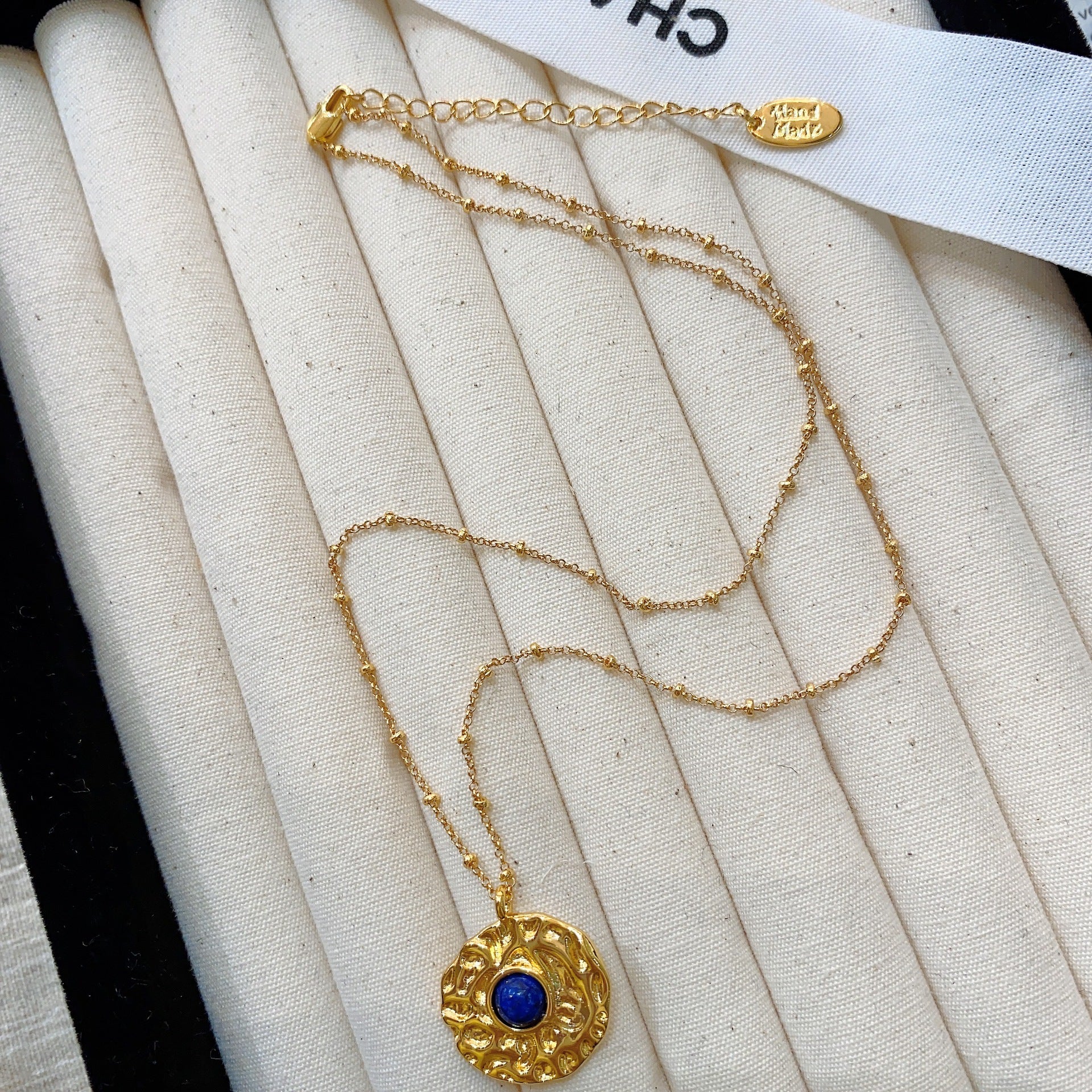 Gold necklace light luxury niche high design sense 2024 new female summer collarbone chain Internet celebrity retro accessories