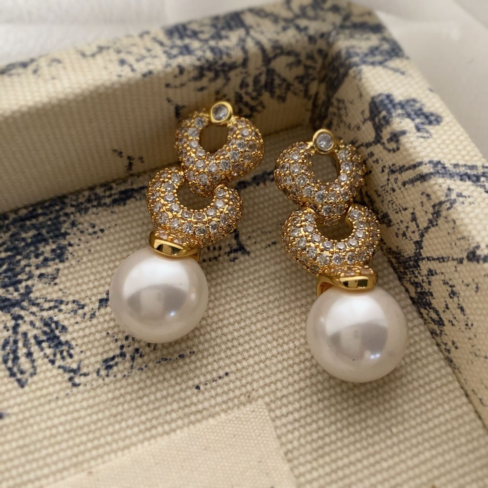 Stylish and exquisite new brass micro-inlaid 5A zircon earrings artificial glass pearl design light luxury versatile earrings women