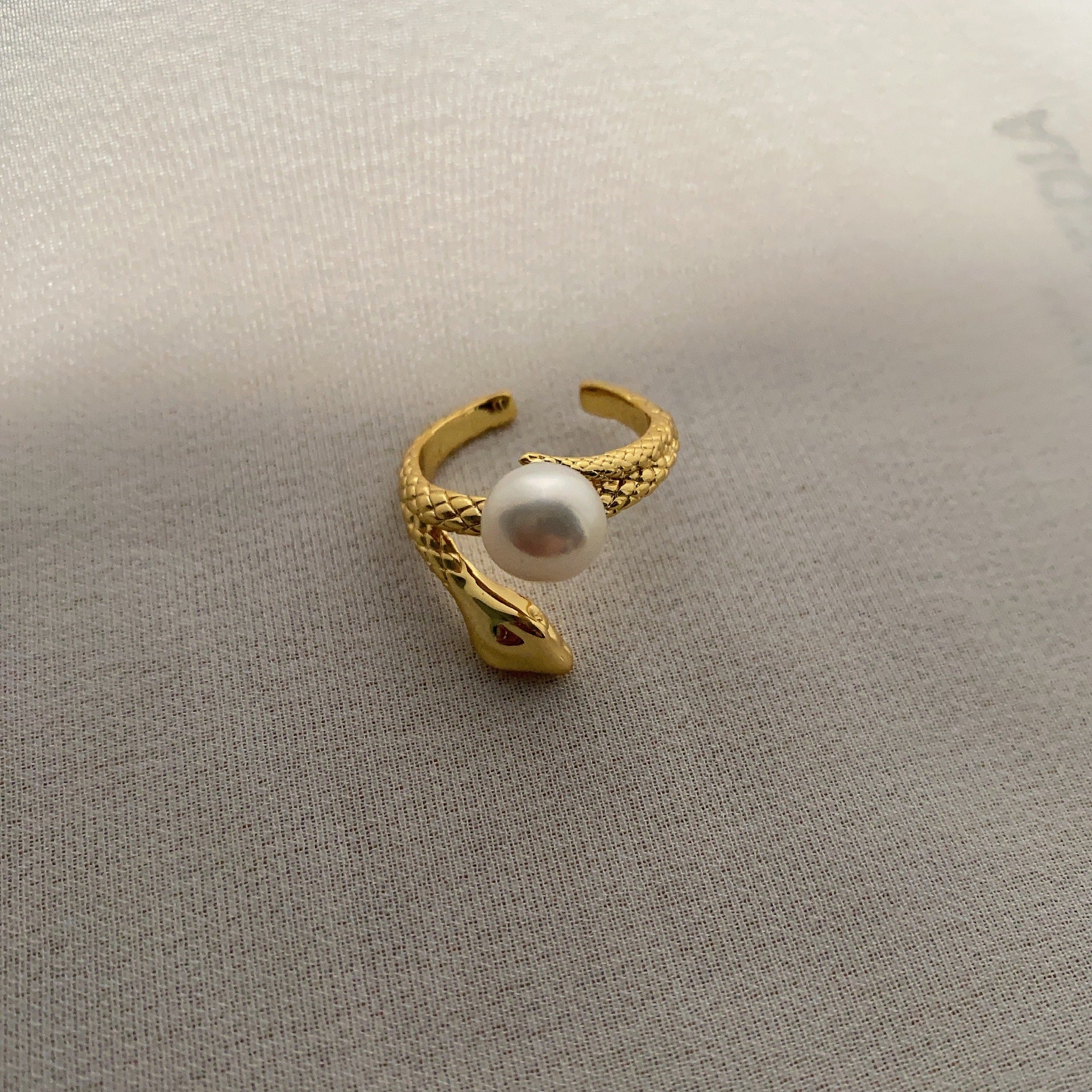 Fashion autumn and winter new snake shape design ring natural freshwater pearl personality temperament gold-plated open ring woman