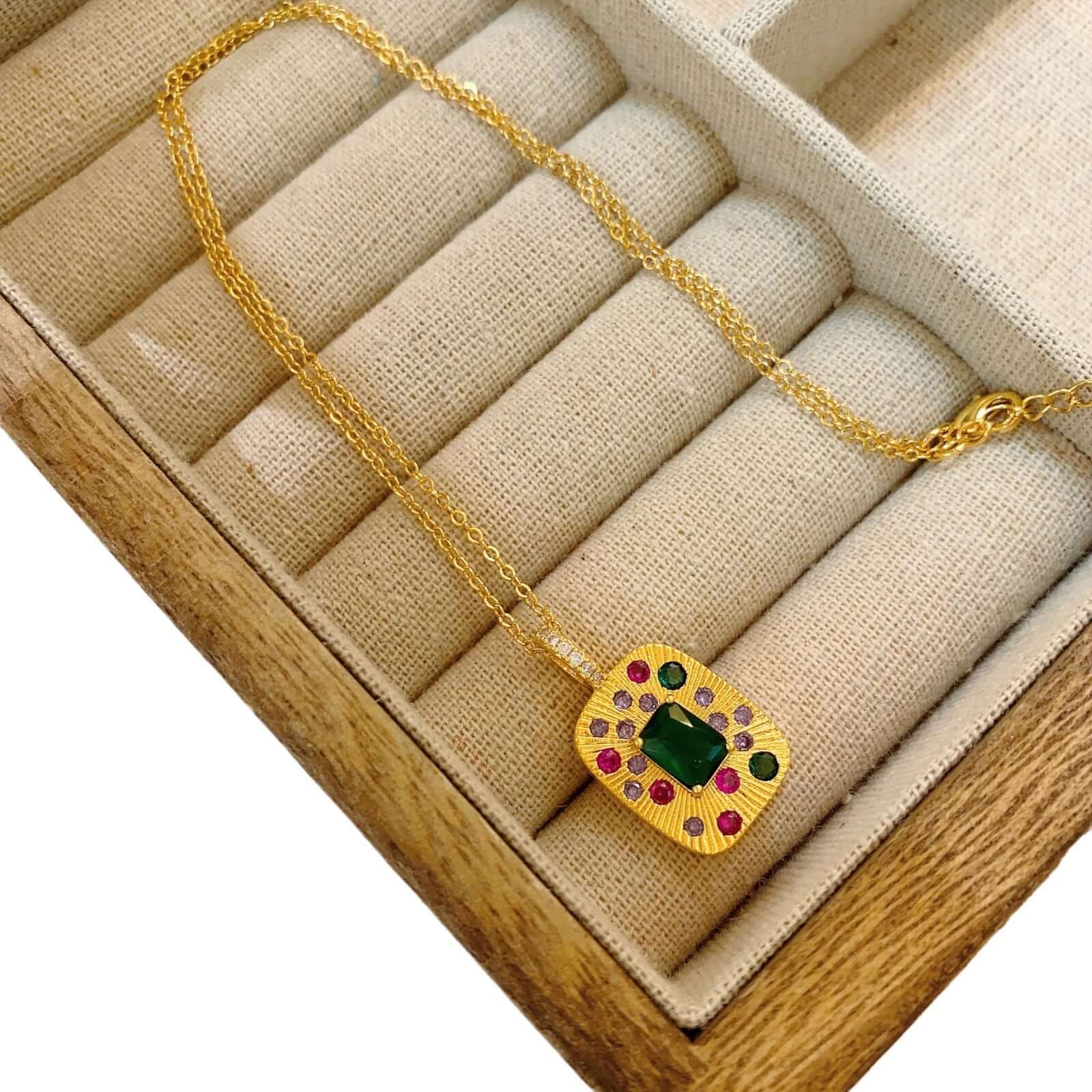 Color zircon square necklace, medieval niche design sense, unique temperament, sweater chain, high-end sense, personalized collarbone chain