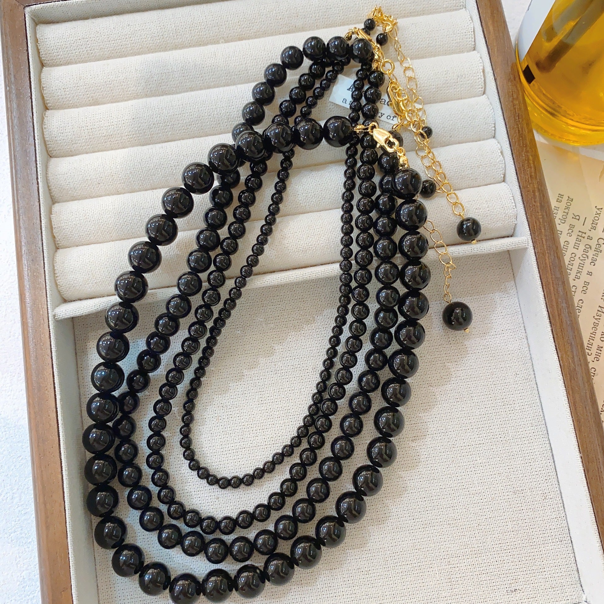 Korean blogger fever with the same black pearl necklace niche light luxury high sense cold wind neck chain