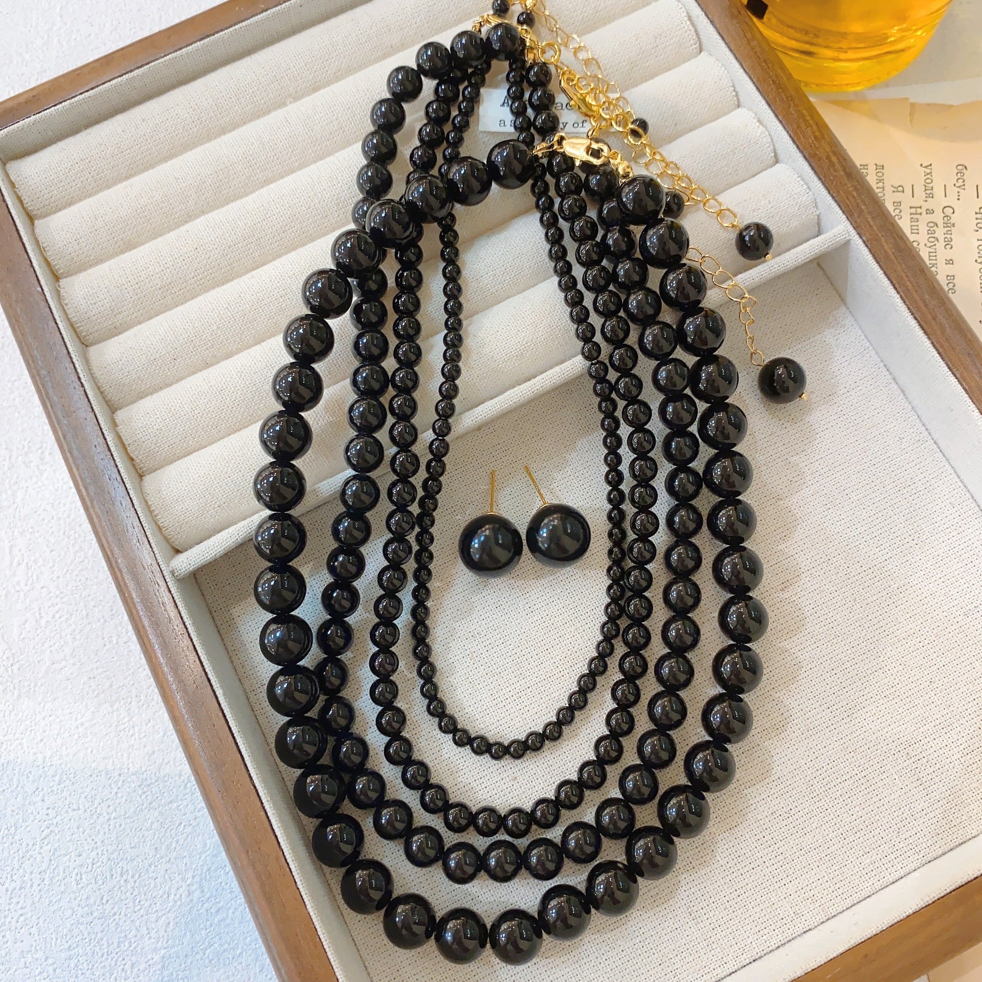 Korean blogger fever with the same black pearl necklace niche light luxury high sense cold wind neck chain