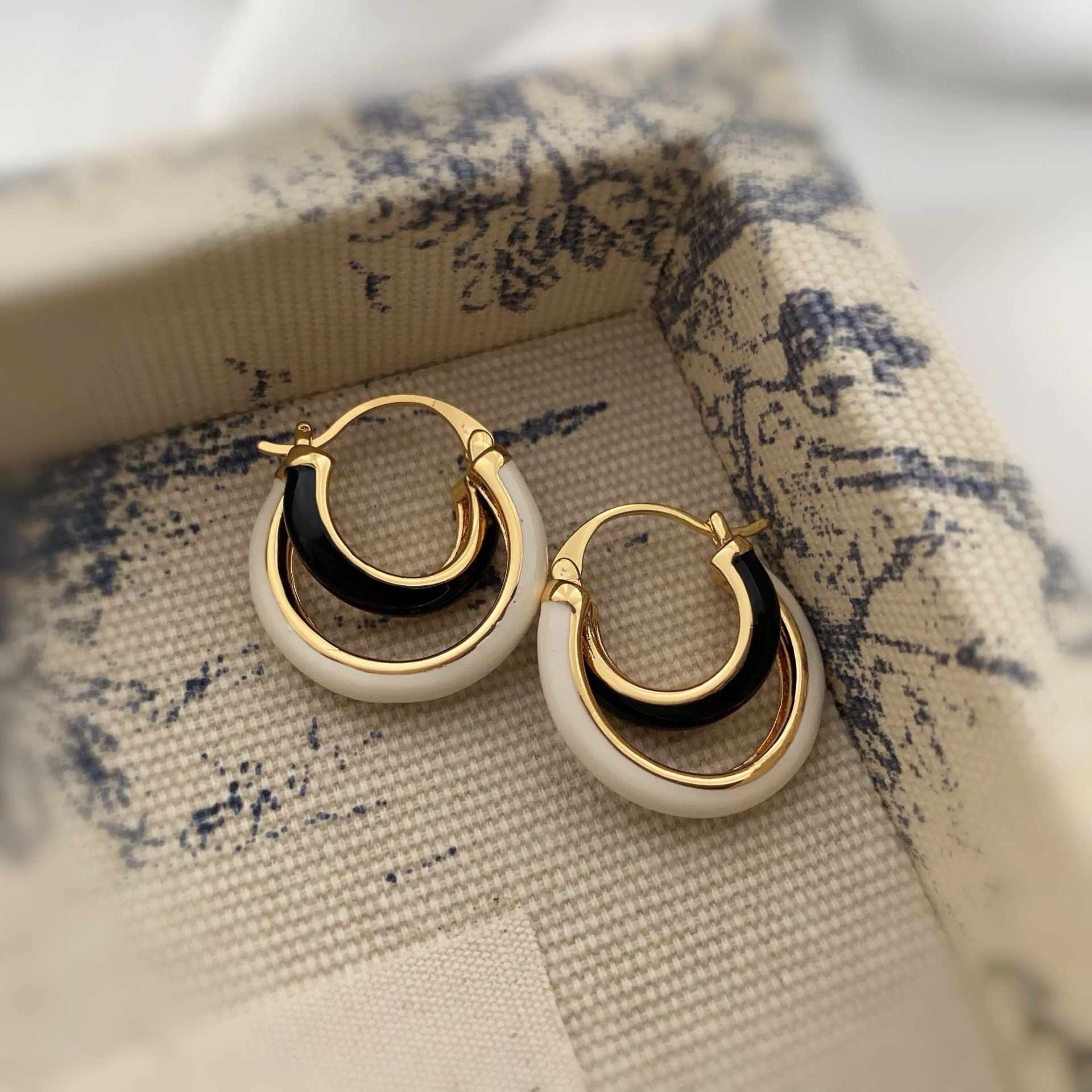 Retro fashion enamel craft earrings dripping oil geometric round cross temperament simple versatile earrings niche earrings