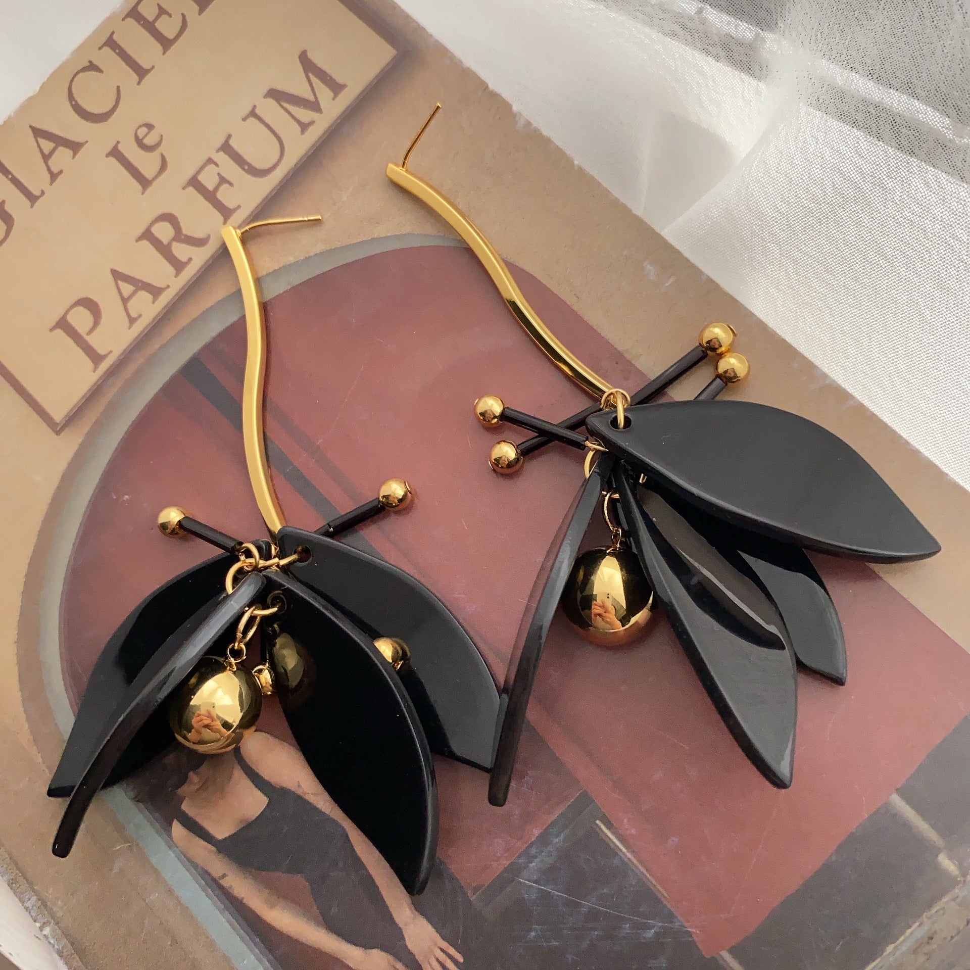 Personalized black leaves European and American exaggerated retro high-end stud earrings femininity niche fashion cold wind earrings