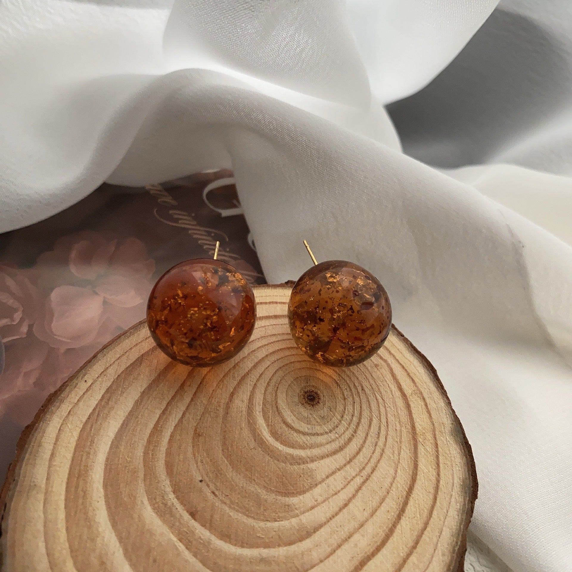 2024 autumn and winter new amber resin stud earrings simple high-end versatile retro earrings temperament elegant Maillard women