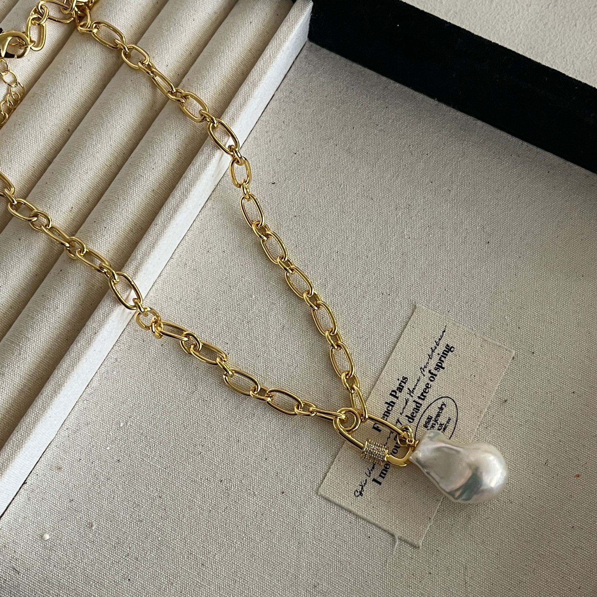 Baroque pearl necklace ins trendy girl new Internet celebrity French temperament long simple retro chain collarbone chain