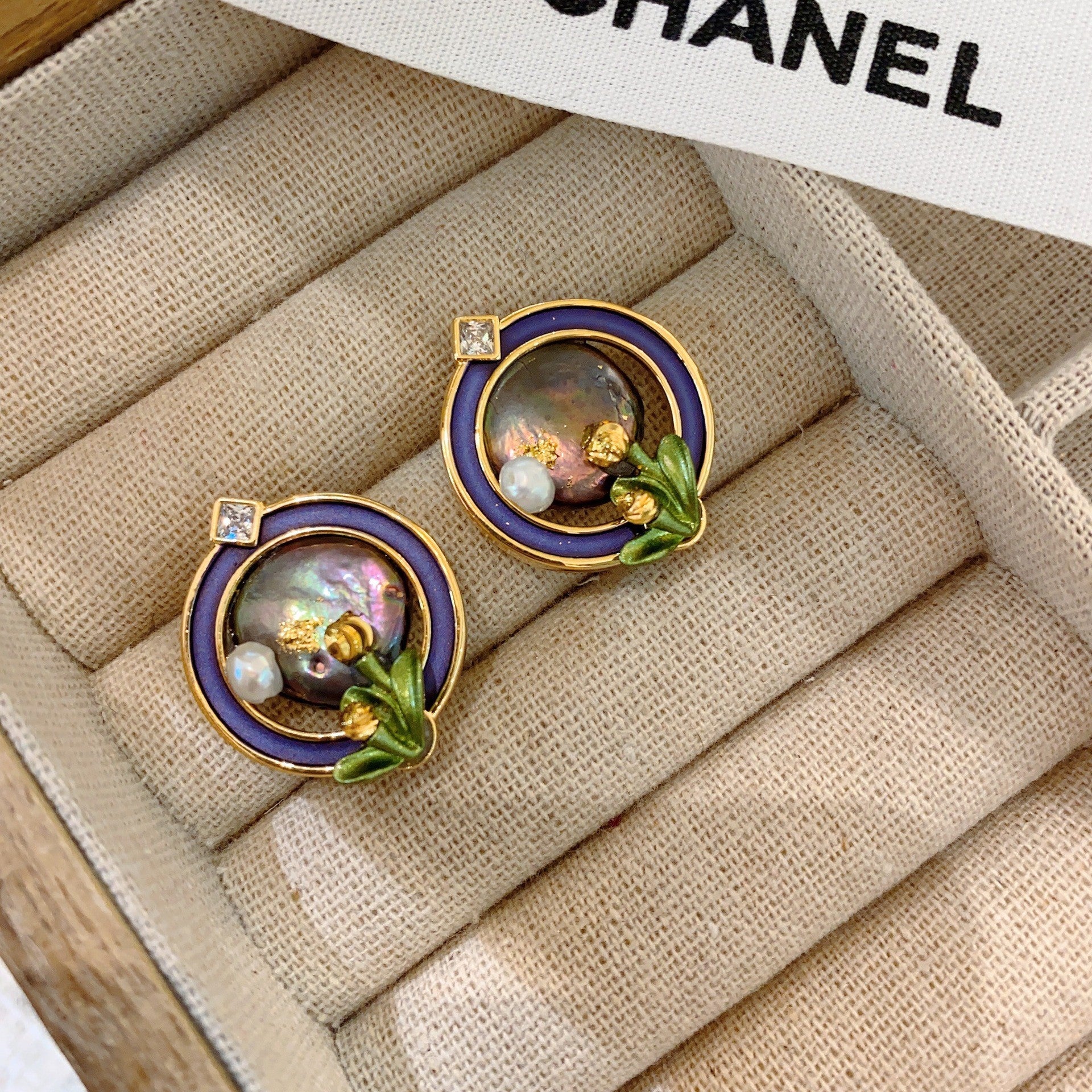 Medieval Baroque pearl earrings French oil painting frame flower stud earrings court style light luxury retro literary earrings