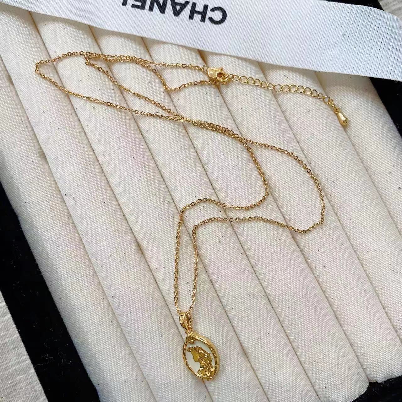 French retro necklace jewelry mermaid double-sided oil drop contrasting color necklace light luxury high-end women's versatile jewelry necklace