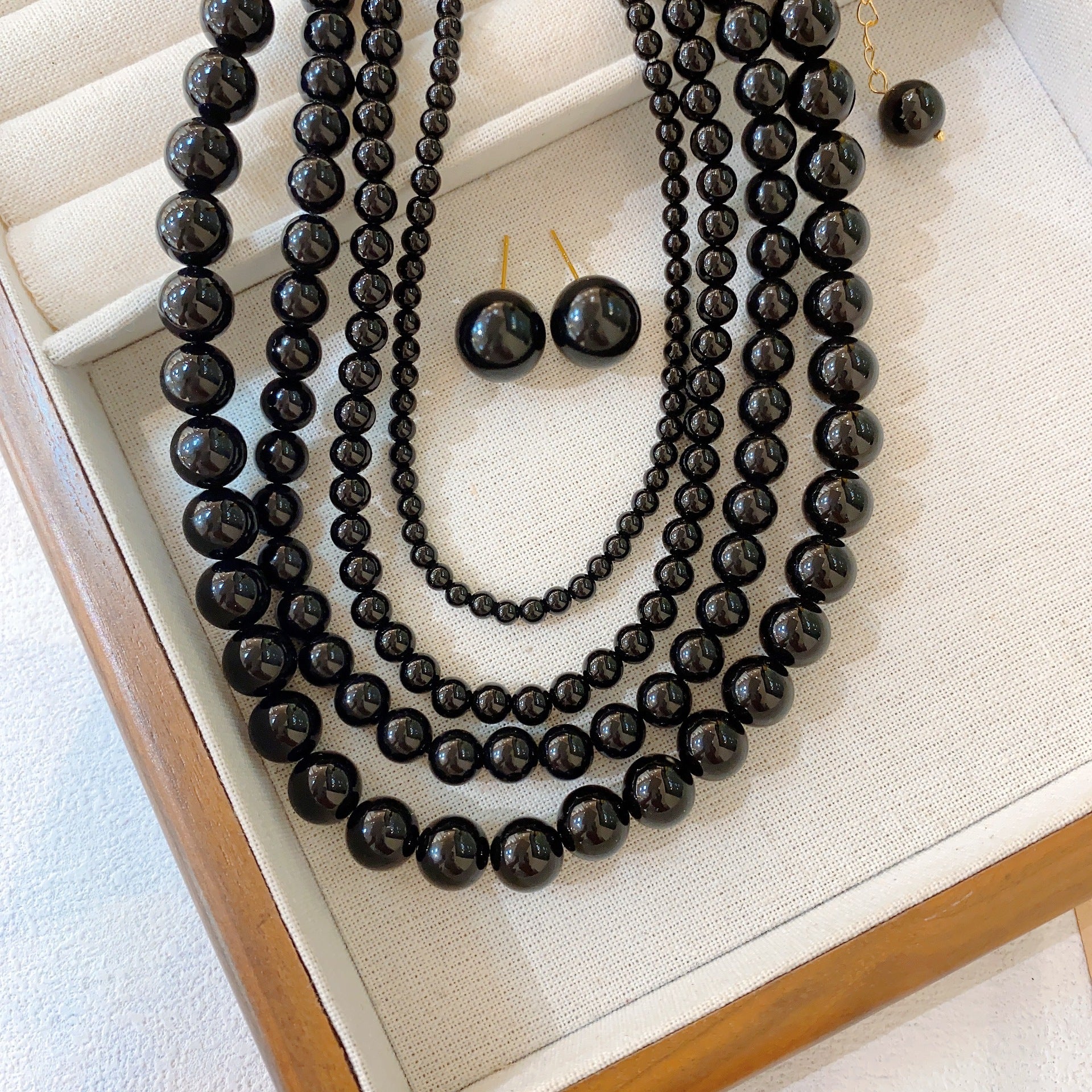 Korean blogger fever with the same black pearl necklace niche light luxury high sense cold wind neck chain