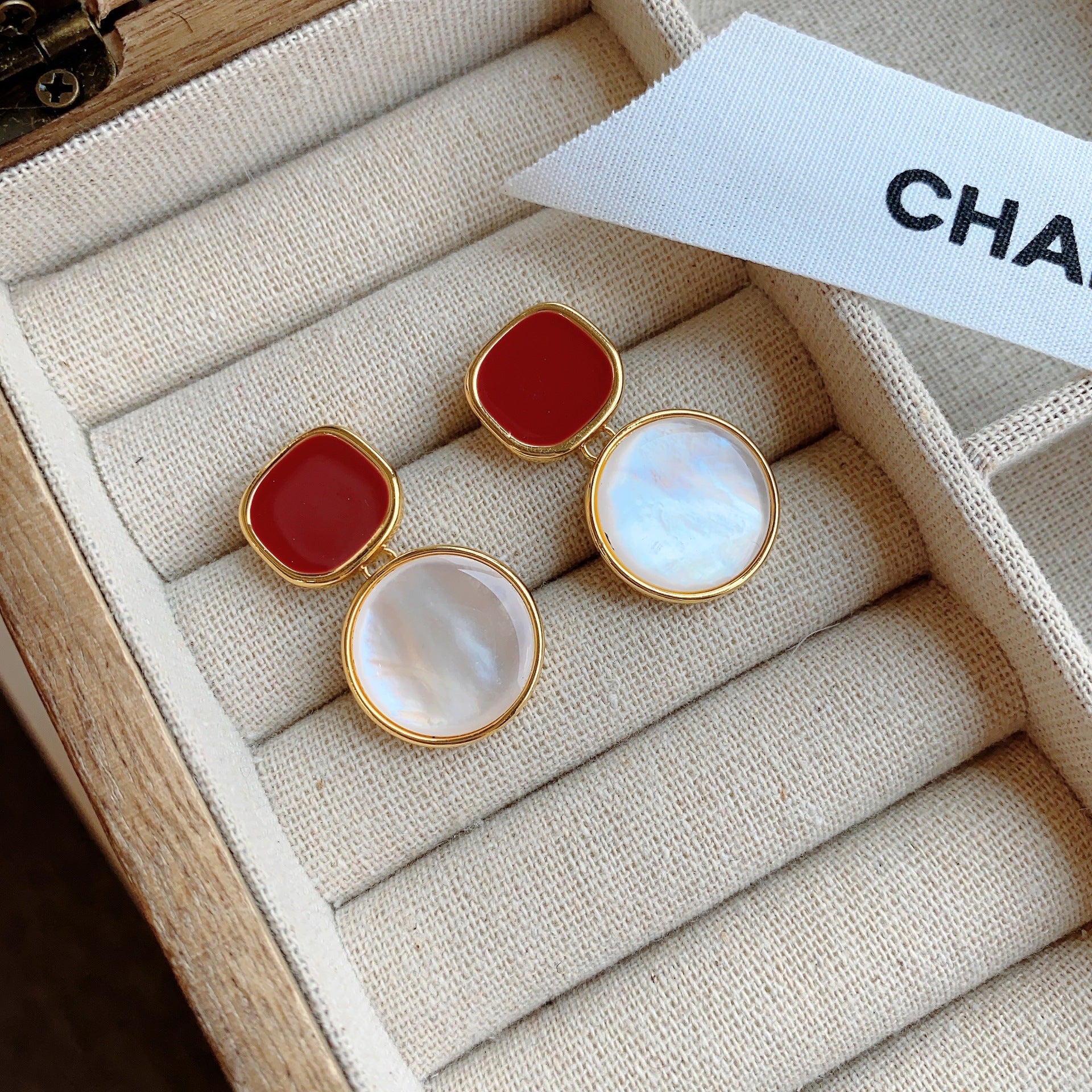 Paris light luxury high-end sense red temperament stud earrings women's niche 2024 niche French retro earrings earrings