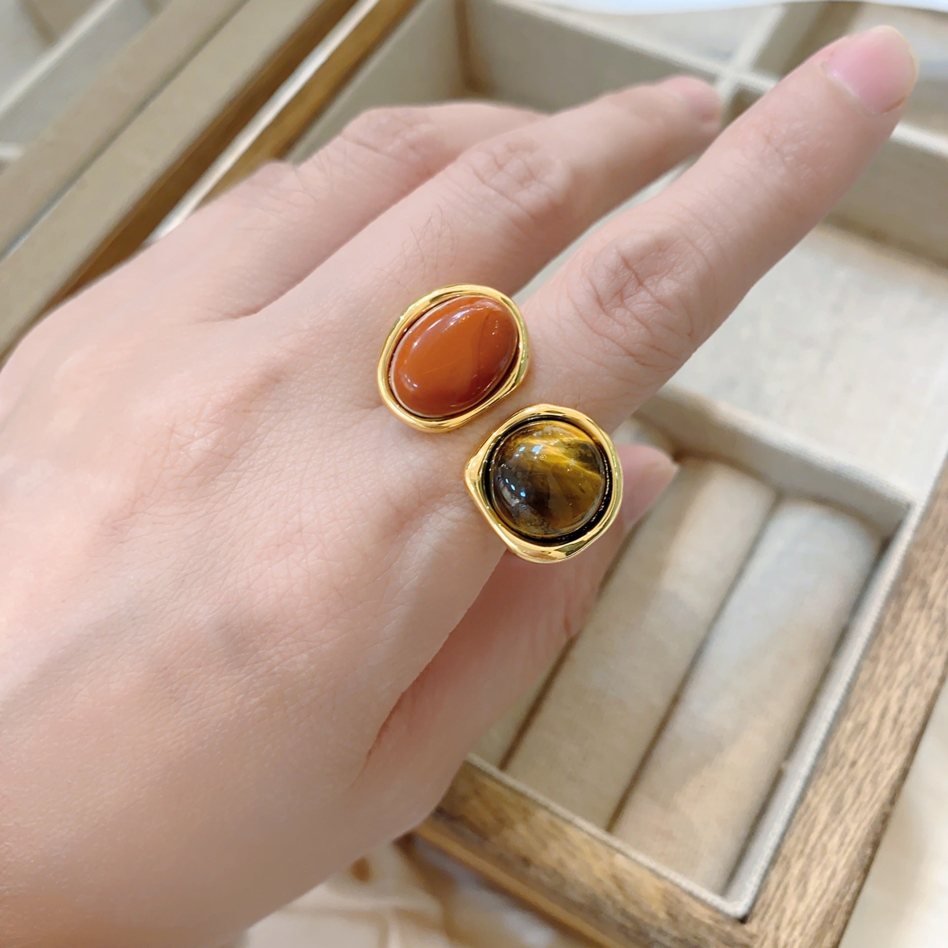 Premium texture European and American fashionable heavy industry retro gold-plated natural ore gemstone contrasting oval open ring