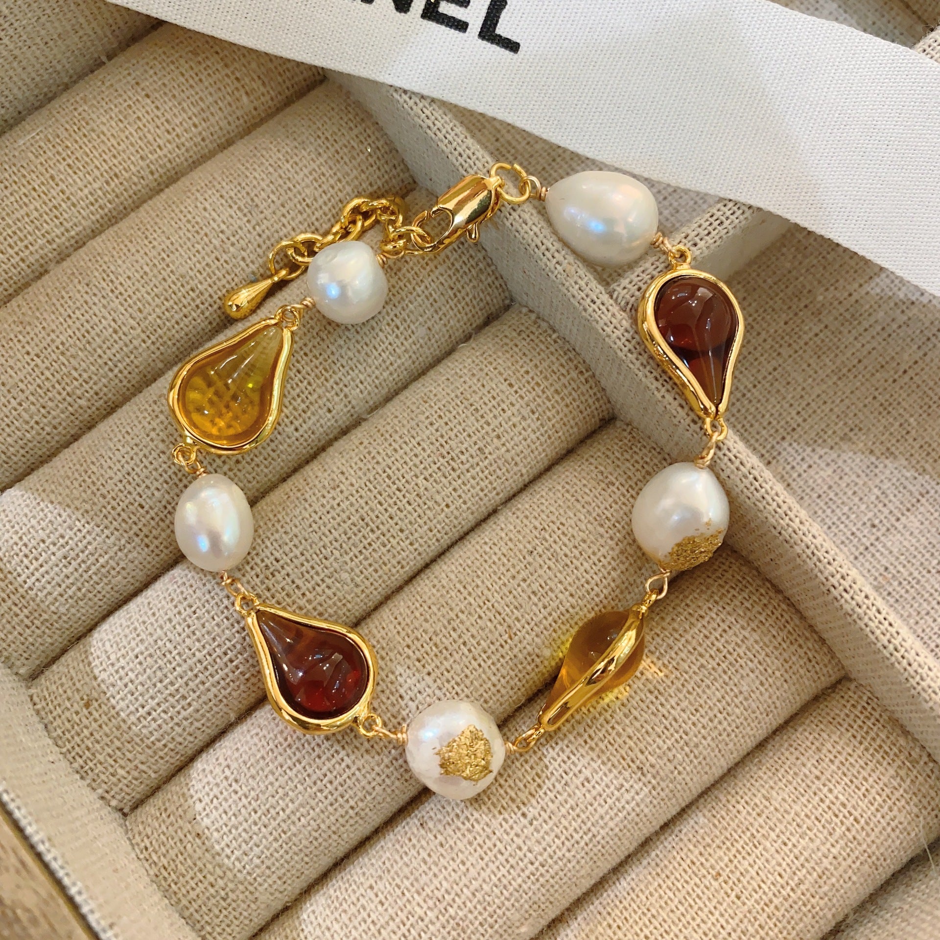 Design retro natural freshwater pearl bracelet, water drop niche jewelry, Maillard color bracelet bracelet.