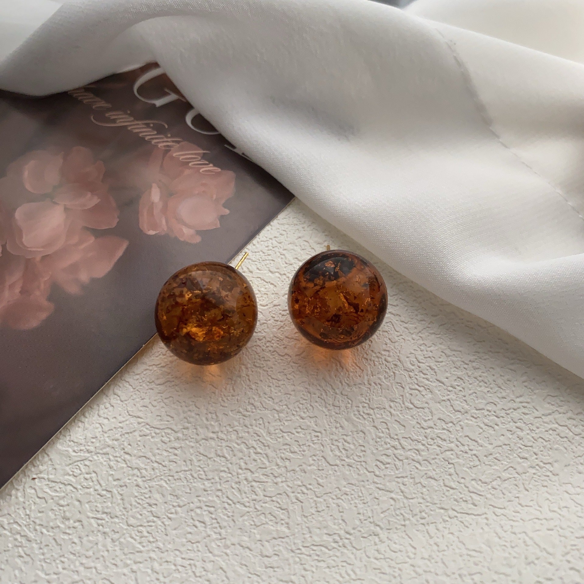 2024 autumn and winter new amber resin stud earrings simple high-end versatile retro earrings temperament elegant Maillard women