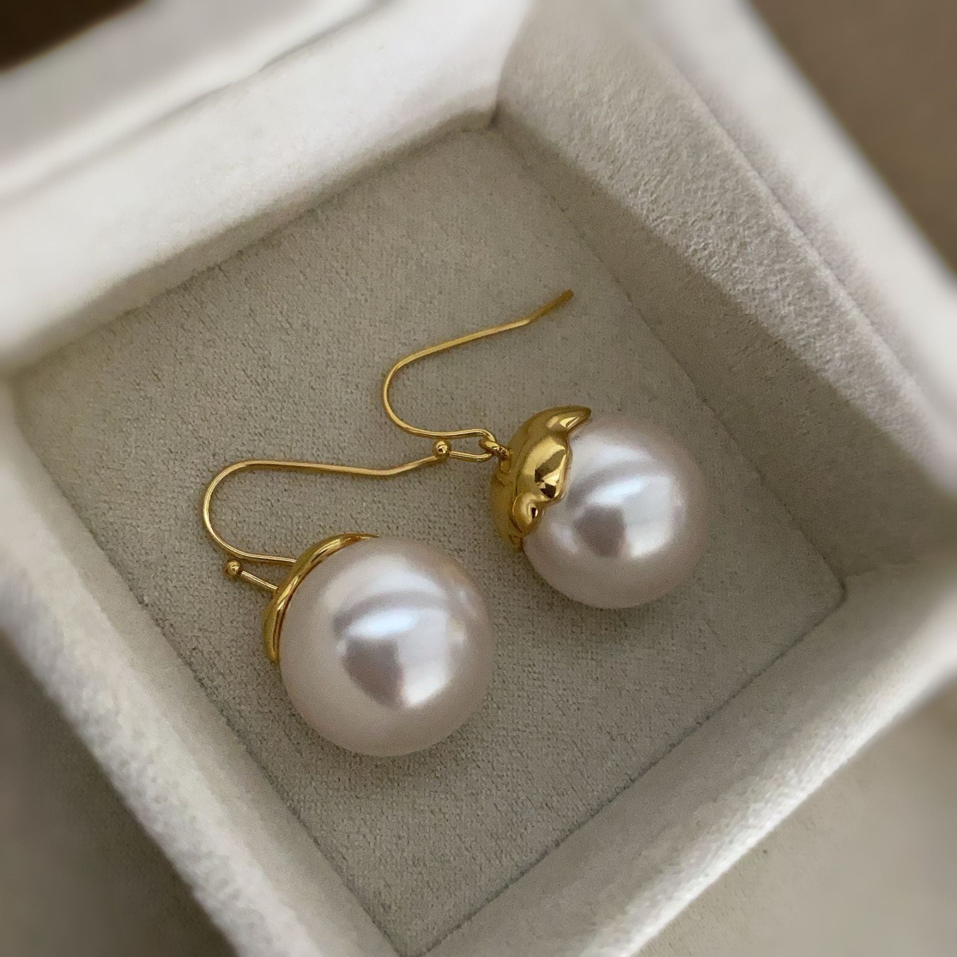 New anti-sensitive earrings design earrings, artificial pearls, simple personality, niche temperament, ear hooks, high-end versatile earrings