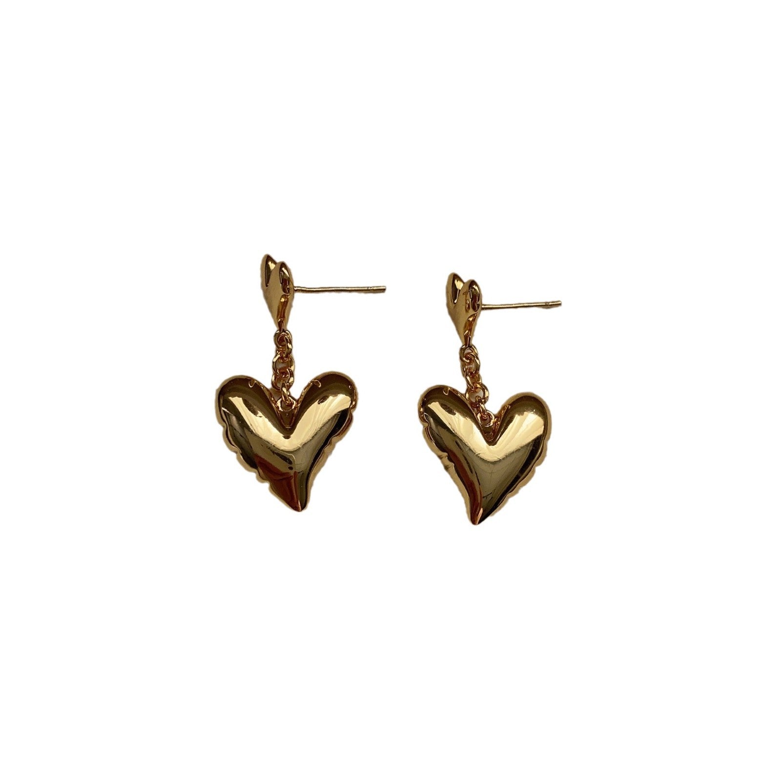 New high-end exquisite love three-dimensional gold-plated stud earrings sweetheart retro light luxury fashionable peach heart temperament versatile earrings