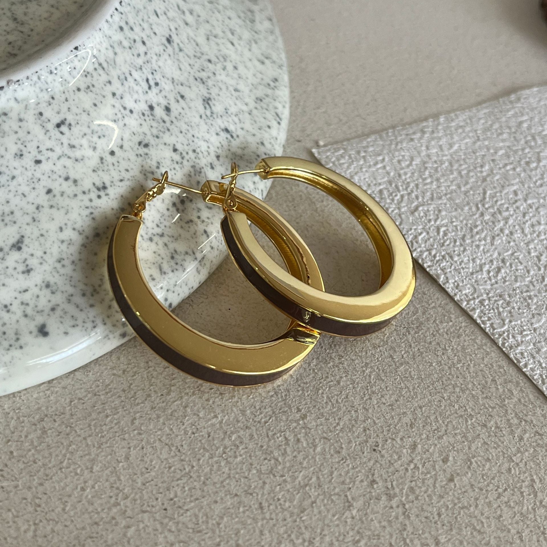 French niche design retro premium earrings metal circle ear buckle fashion temperament simple European and American geometric earrings