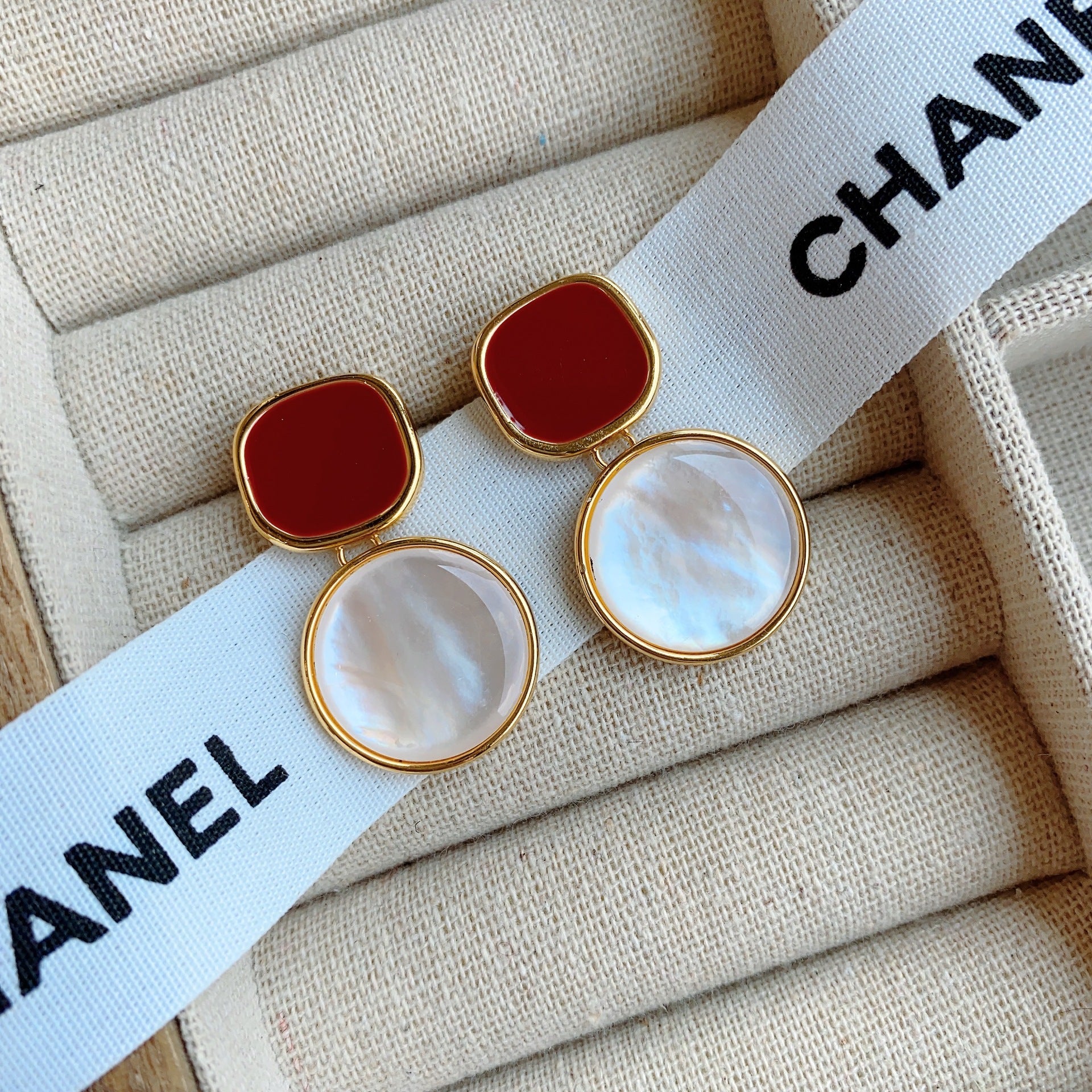 Paris light luxury high-end sense red temperament stud earrings women's niche 2024 niche French retro earrings earrings