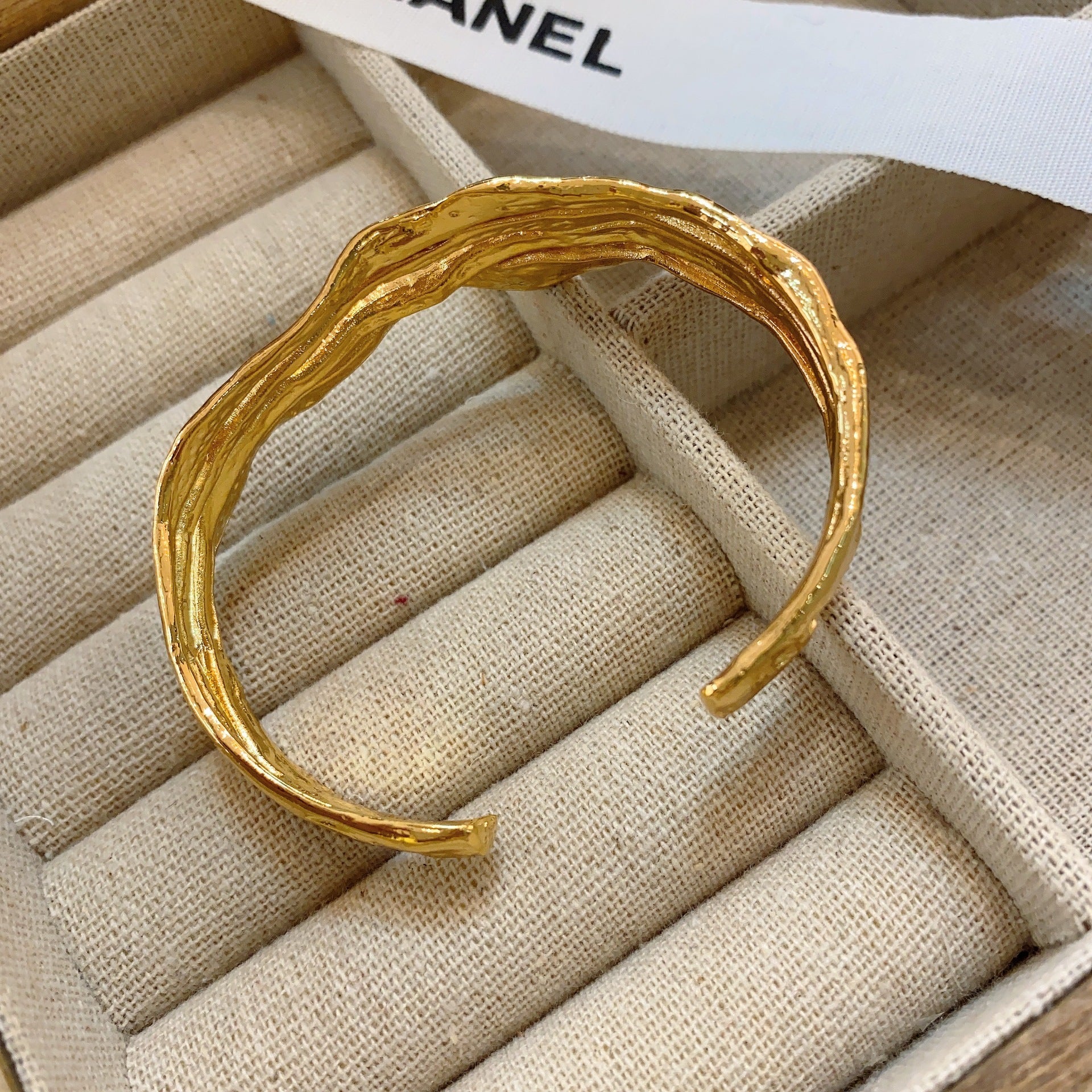 Korean version 22k gold electroplated pleated irregular geometric bracelet female retro exaggerated personality bracelet hip hop punk hand