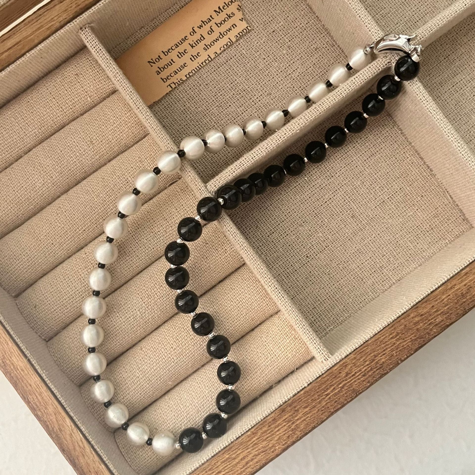 Niche unique design black and white beaded necklace metal brushed round bead double spell premium light luxury ins wind collarbone chain