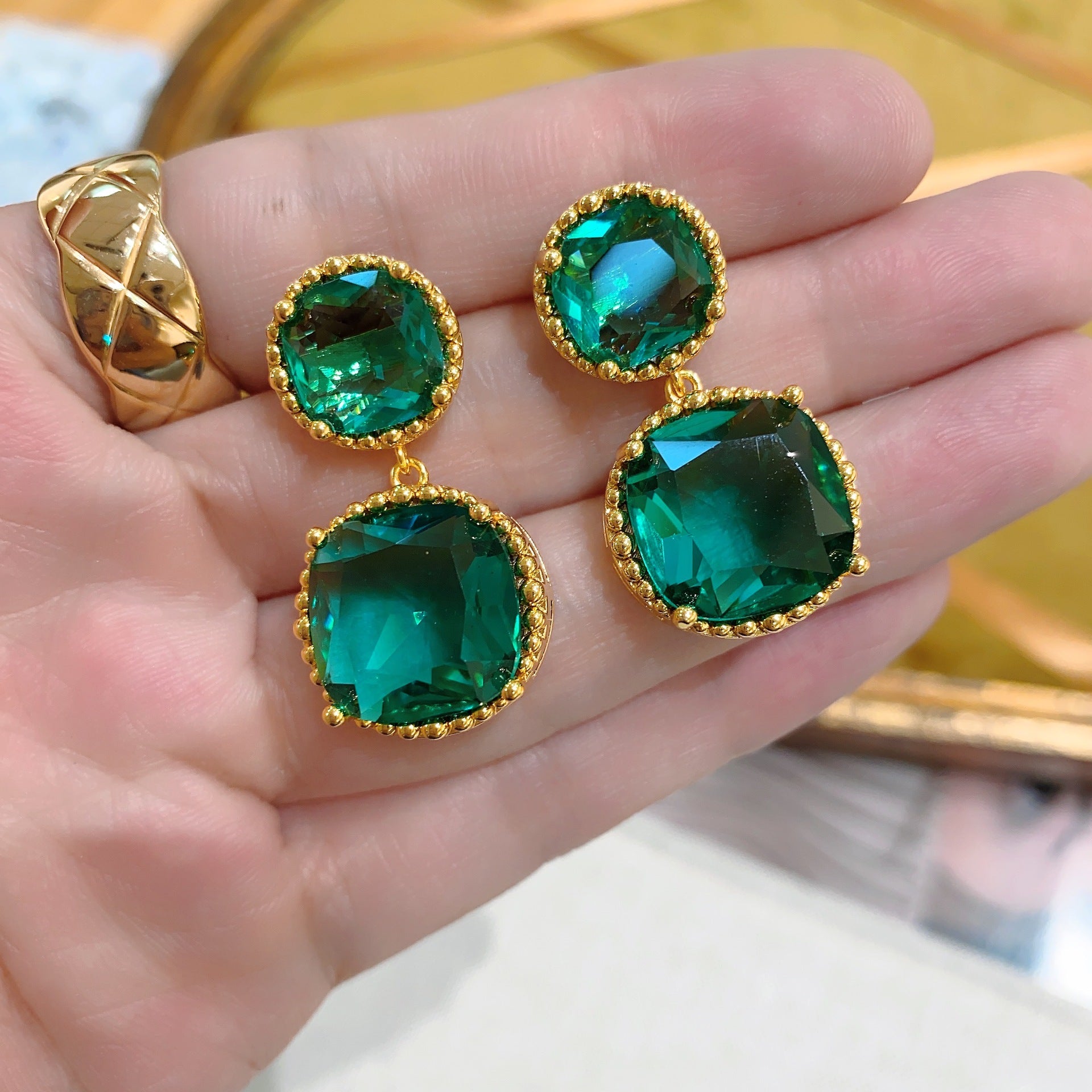 French retro emerald earrings European and American French style texture high sense unique light luxury exquisite Hong Kong style earrings women