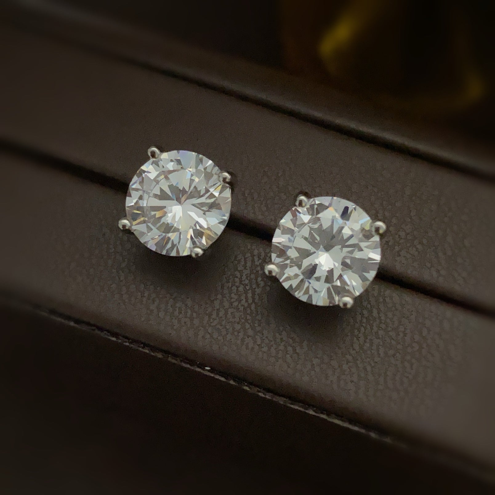 2024 autumn and winter new cross-border explosion natural 5A zircon personality classic sparkling exquisite versatile stud earrings women