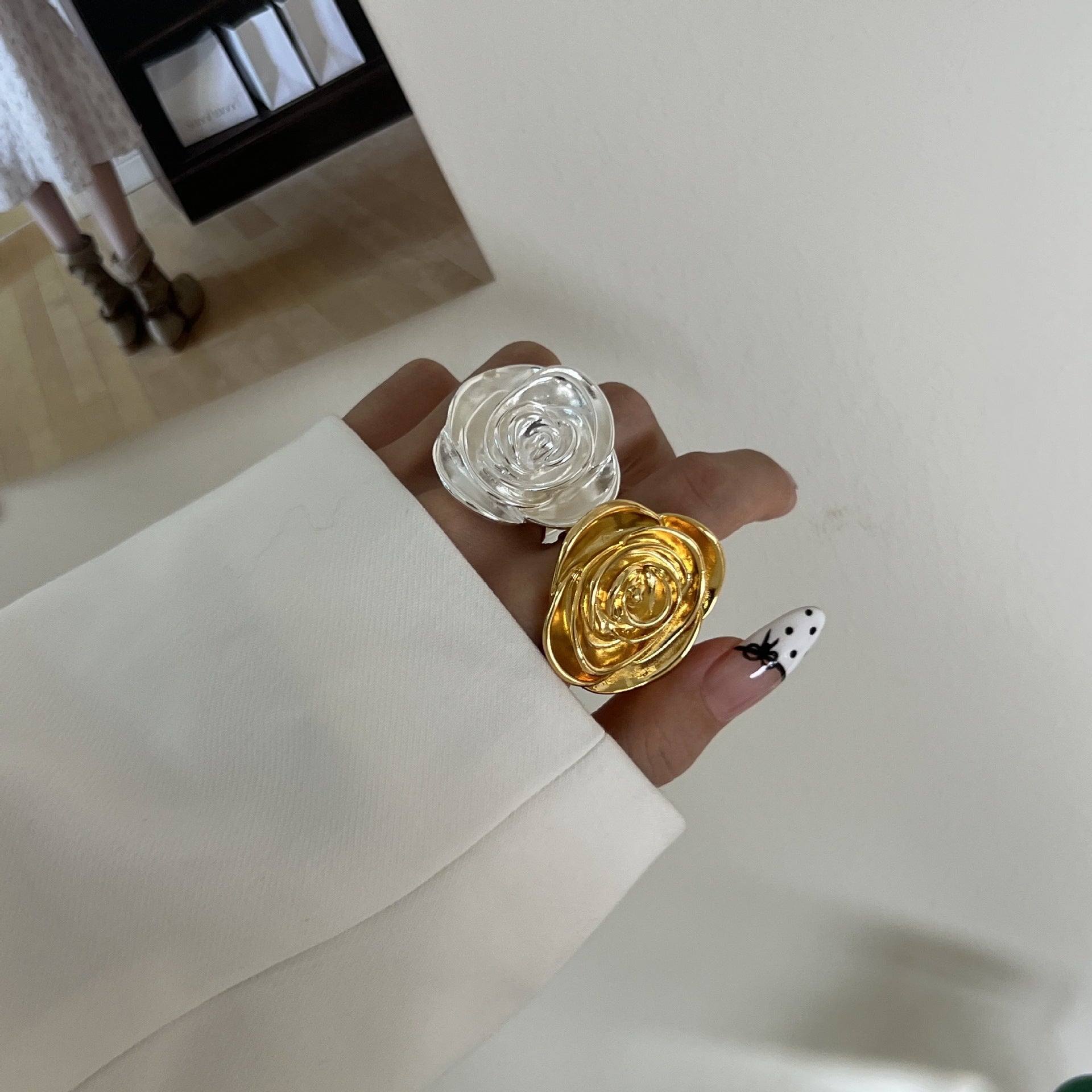 French retro European and American style rose ring, gold flower earrings, women's niche design sense, high-end unique ring ring