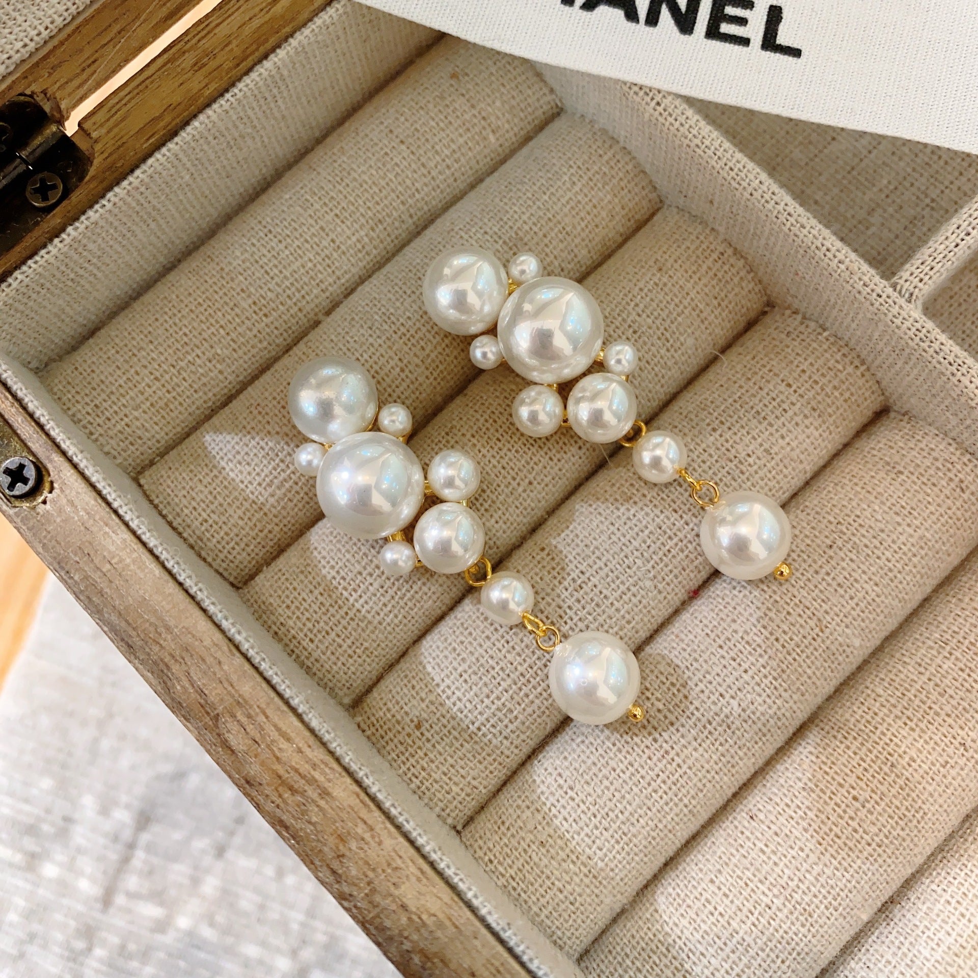 Medieval Baroque pearl earrings French oil painting frame flower stud earrings court style light luxury retro literary earrings