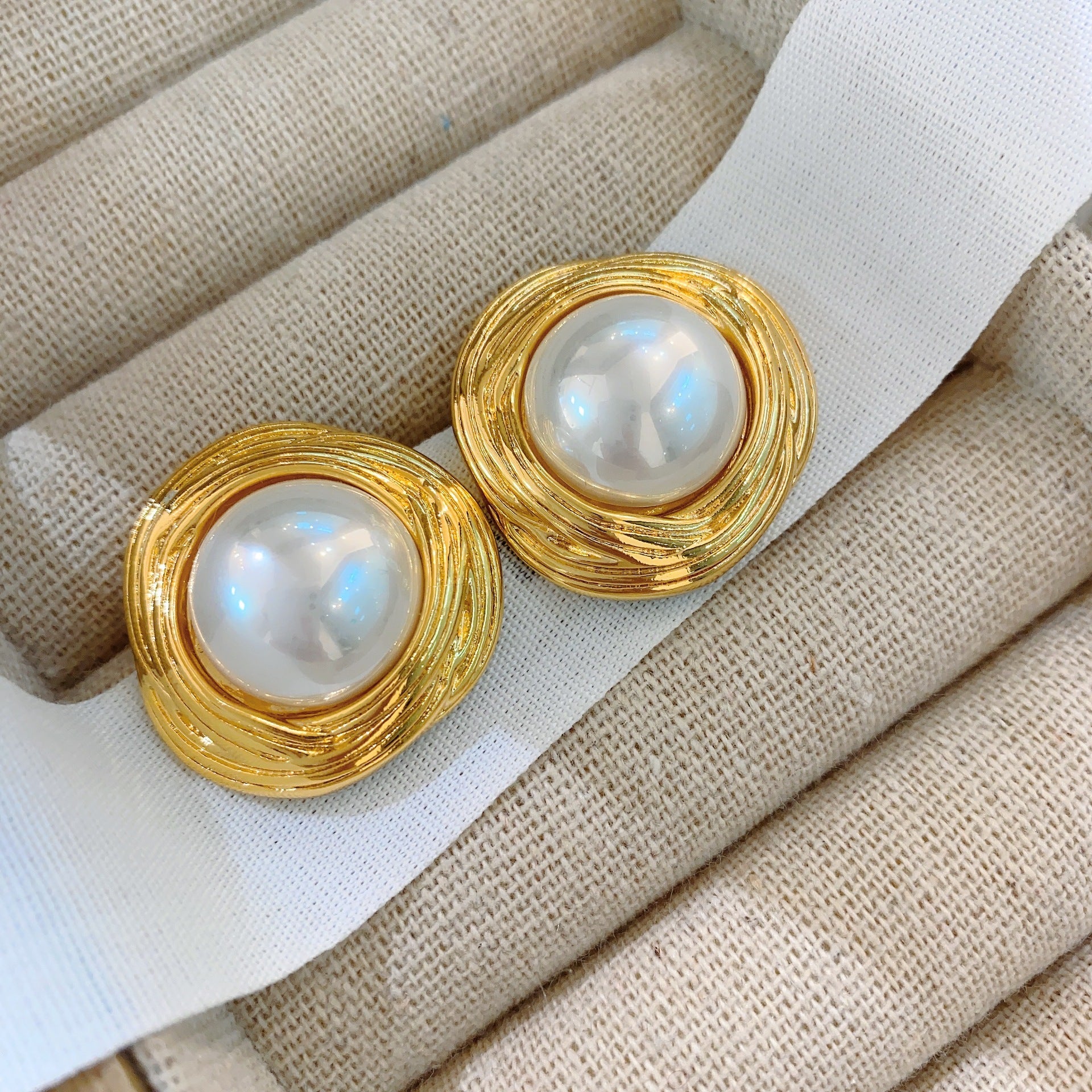 Barcelona/vintage medieval French irregular texture pearl earrings personalized atmosphere earrings Hong Kong trend