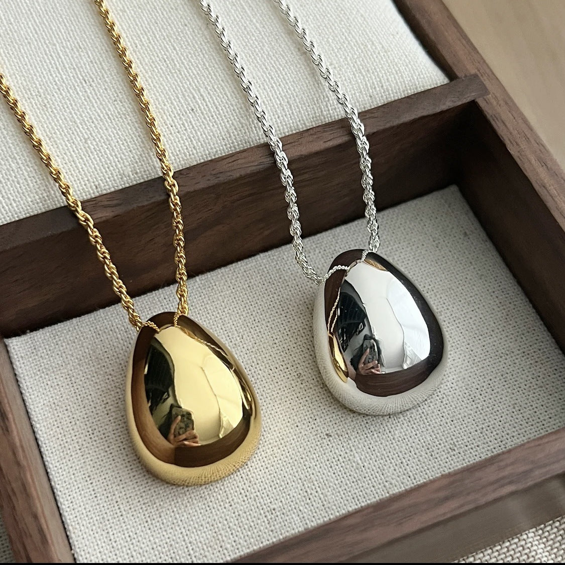 French retro European and American niche design egg-shaped water drop pendant necklace minimalist premium cold wind silver egg sweater chain