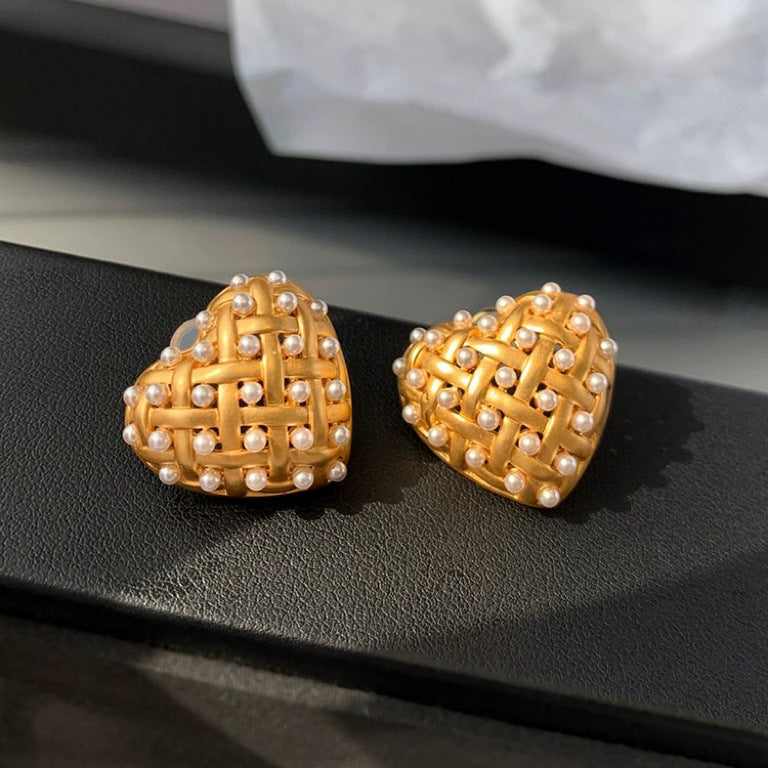 European and American retro matte metal love woven earrings women's niche design sense high-grade light luxury gold stud earrings