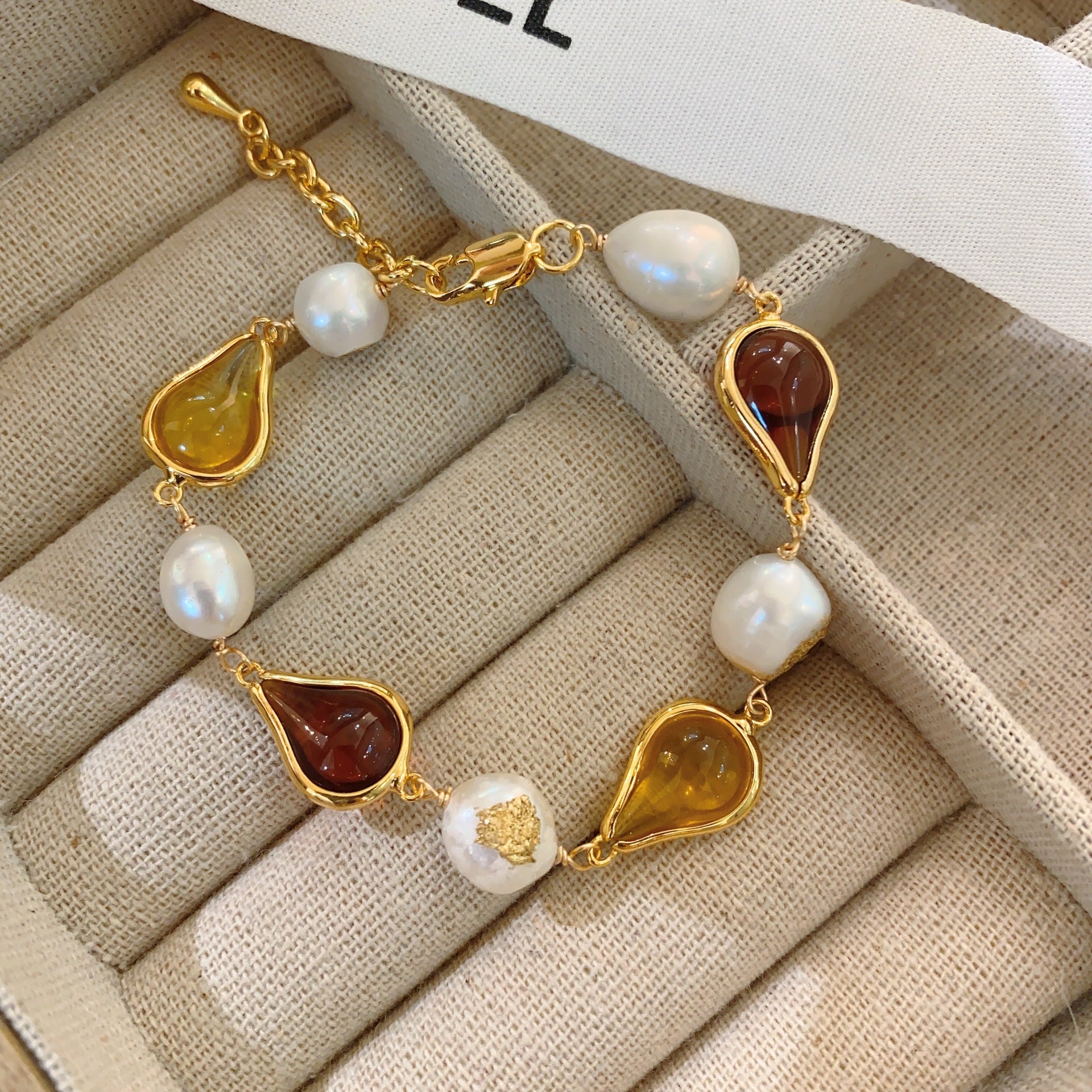 Design retro natural freshwater pearl bracelet, water drop niche jewelry, Maillard color bracelet bracelet.