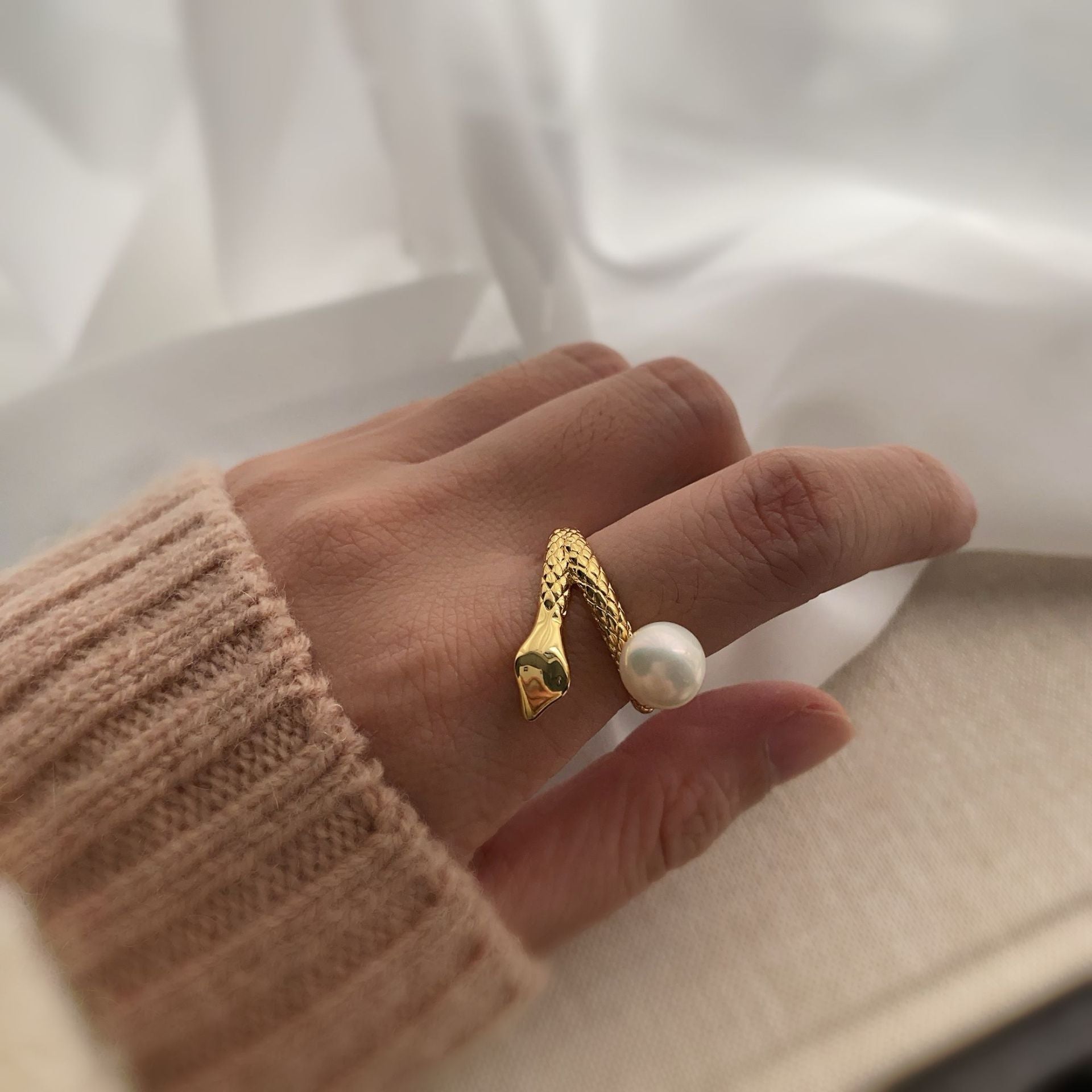 Fashion autumn and winter new snake shape design ring natural freshwater pearl personality temperament gold-plated open ring woman