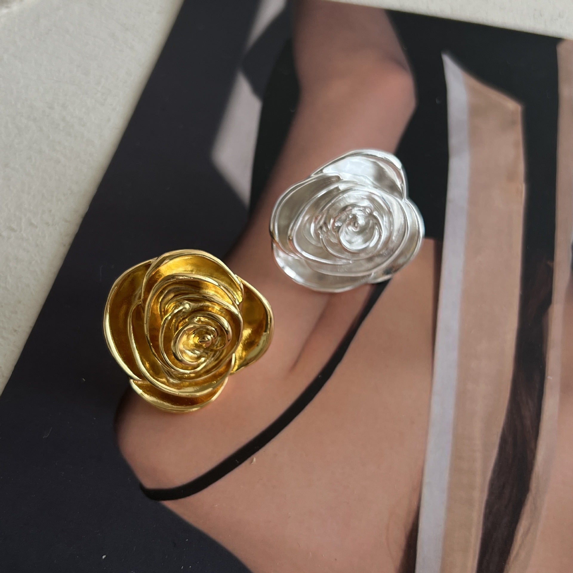 French retro European and American style rose ring, gold flower earrings, women's niche design sense, high-end unique ring ring