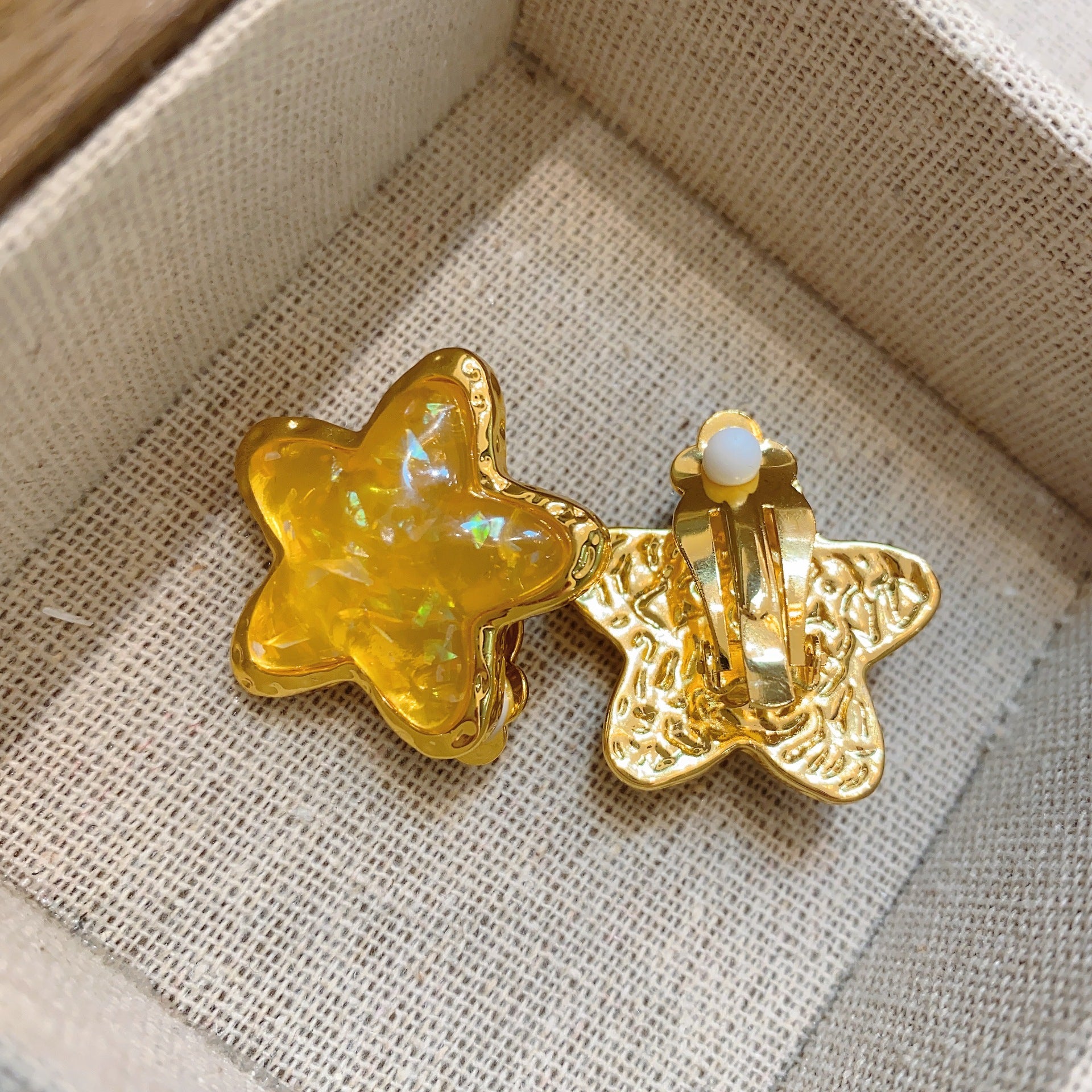 Milk yellow starfish ear clips can be worn without ear piercings. Medieval cute temperament, stars in the sea, girl earrings are versatile.