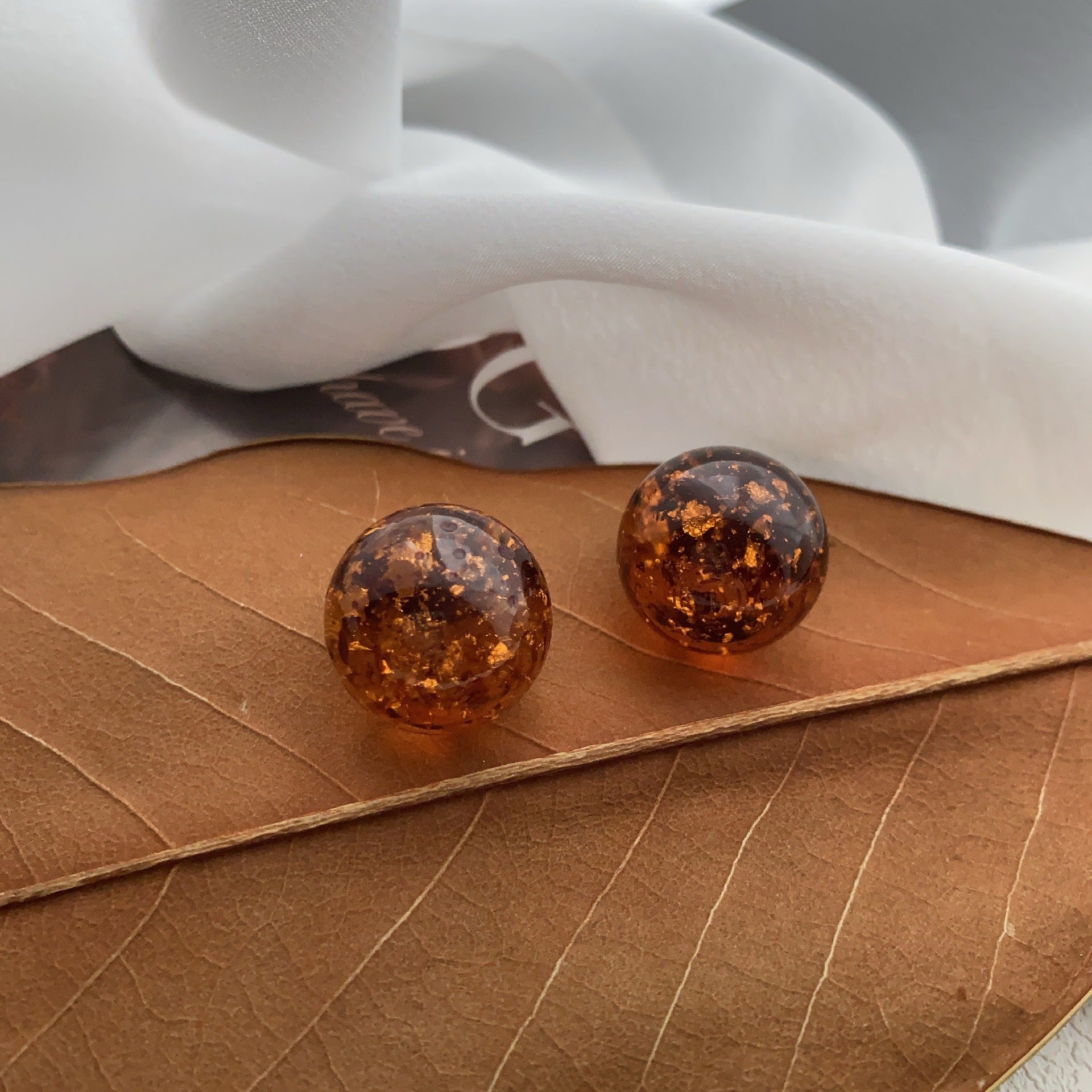 2024 autumn and winter new amber resin stud earrings simple high-end versatile retro earrings temperament elegant Maillard women