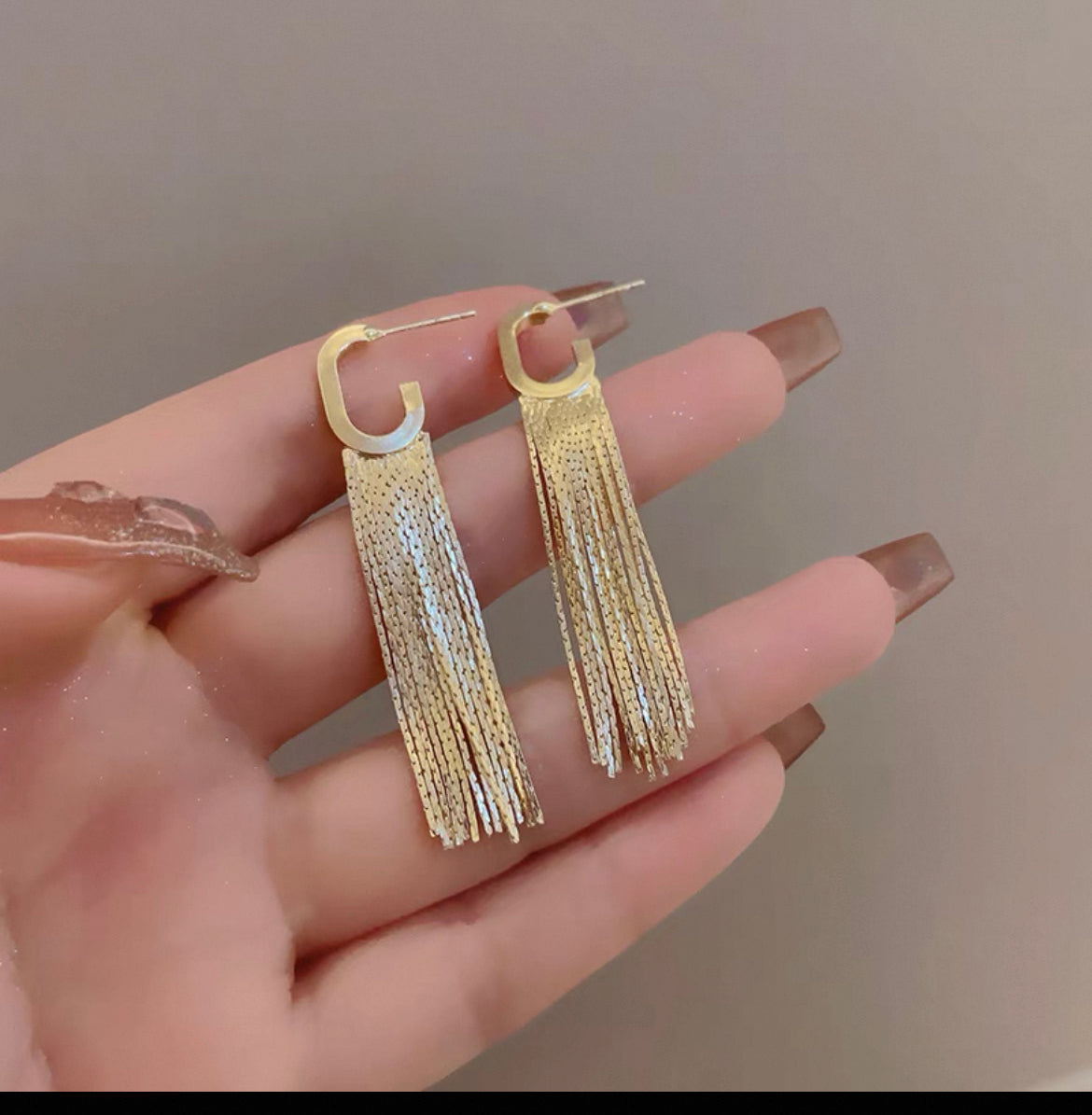 Temperament G word tassel earrings female light luxury high sense long studs Fashion temperament niche design earrings